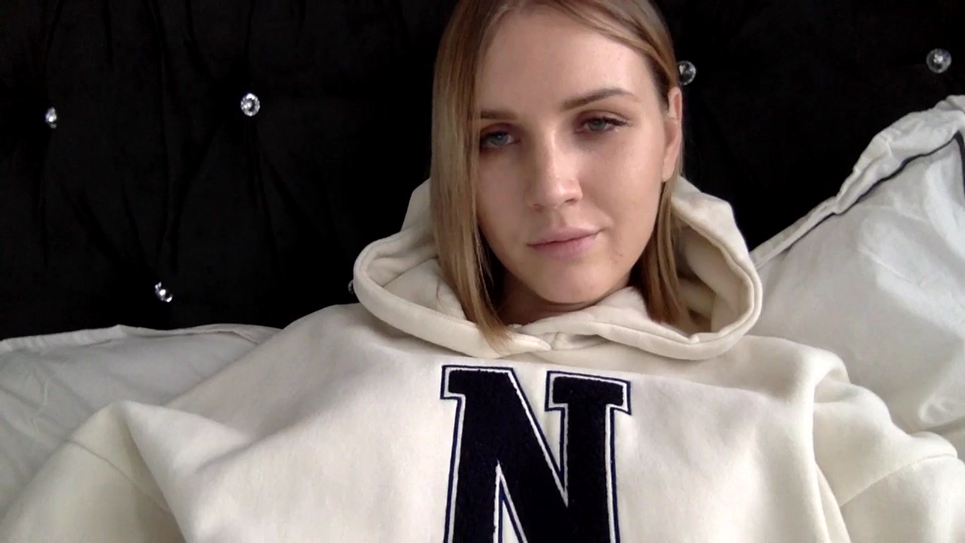 Gallery image thumbnail from Nicole_1286's myfreecams stream on, 01/19/2024, 17:46 image 10 of 20