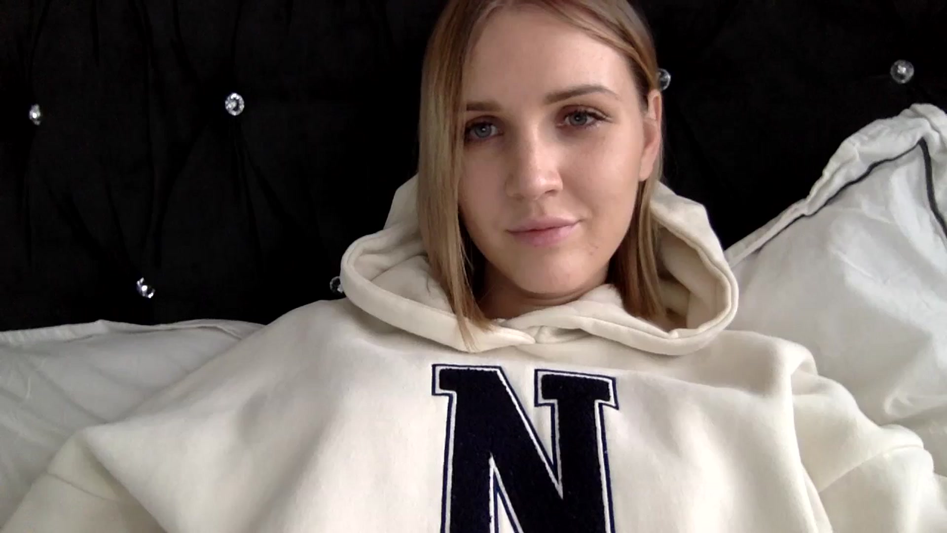 Gallery image thumbnail from Nicole_1286's myfreecams stream on, 01/19/2024, 17:46 image 4 of 20