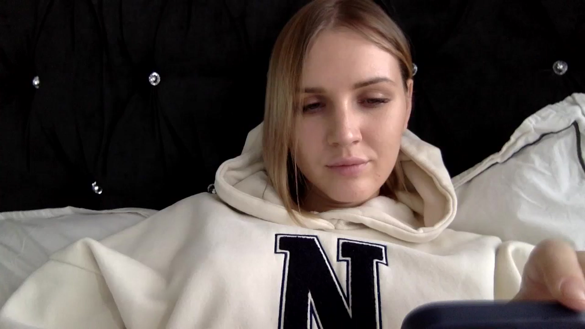 Gallery image thumbnail from Nicole_1286's myfreecams stream on, 01/19/2024, 17:46 image 13 of 20