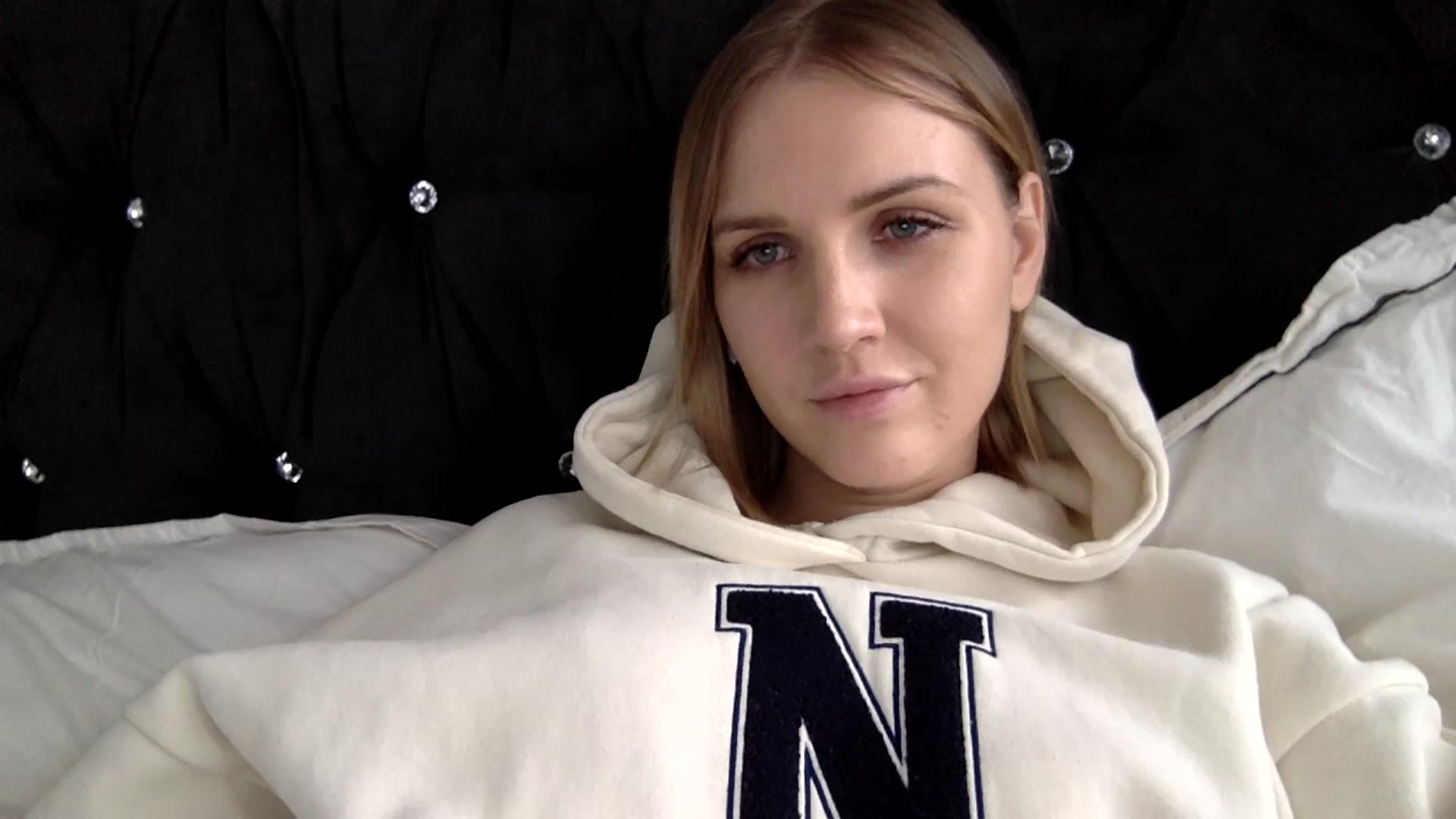 Gallery image thumbnail from Nicole_1286's myfreecams stream on, 01/19/2024, 17:46 image 18 of 20