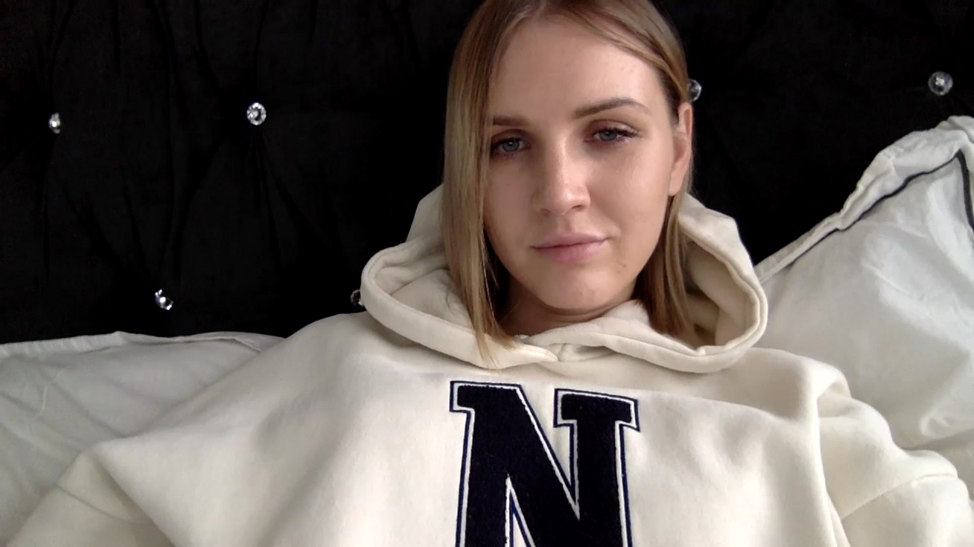 Gallery image thumbnail from Nicole_1286's myfreecams stream on, 01/19/2024, 17:46 image 6 of 20