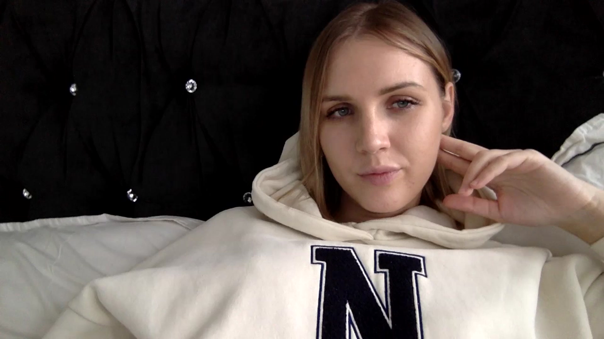 Gallery image thumbnail from Nicole_1286's myfreecams stream on, 01/19/2024, 17:46 image 20 of 20