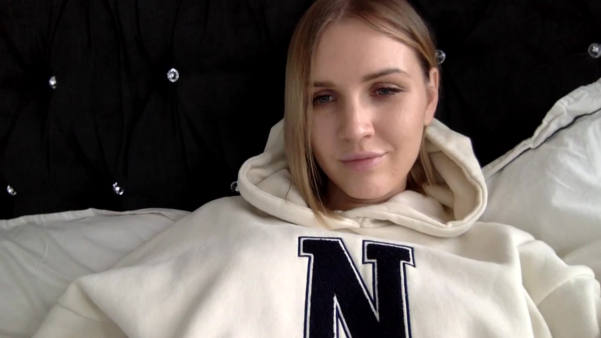Gallery image thumbnail from Nicole_1286's myfreecams stream on, 01/19/2024, 17:46 image 16 of 20