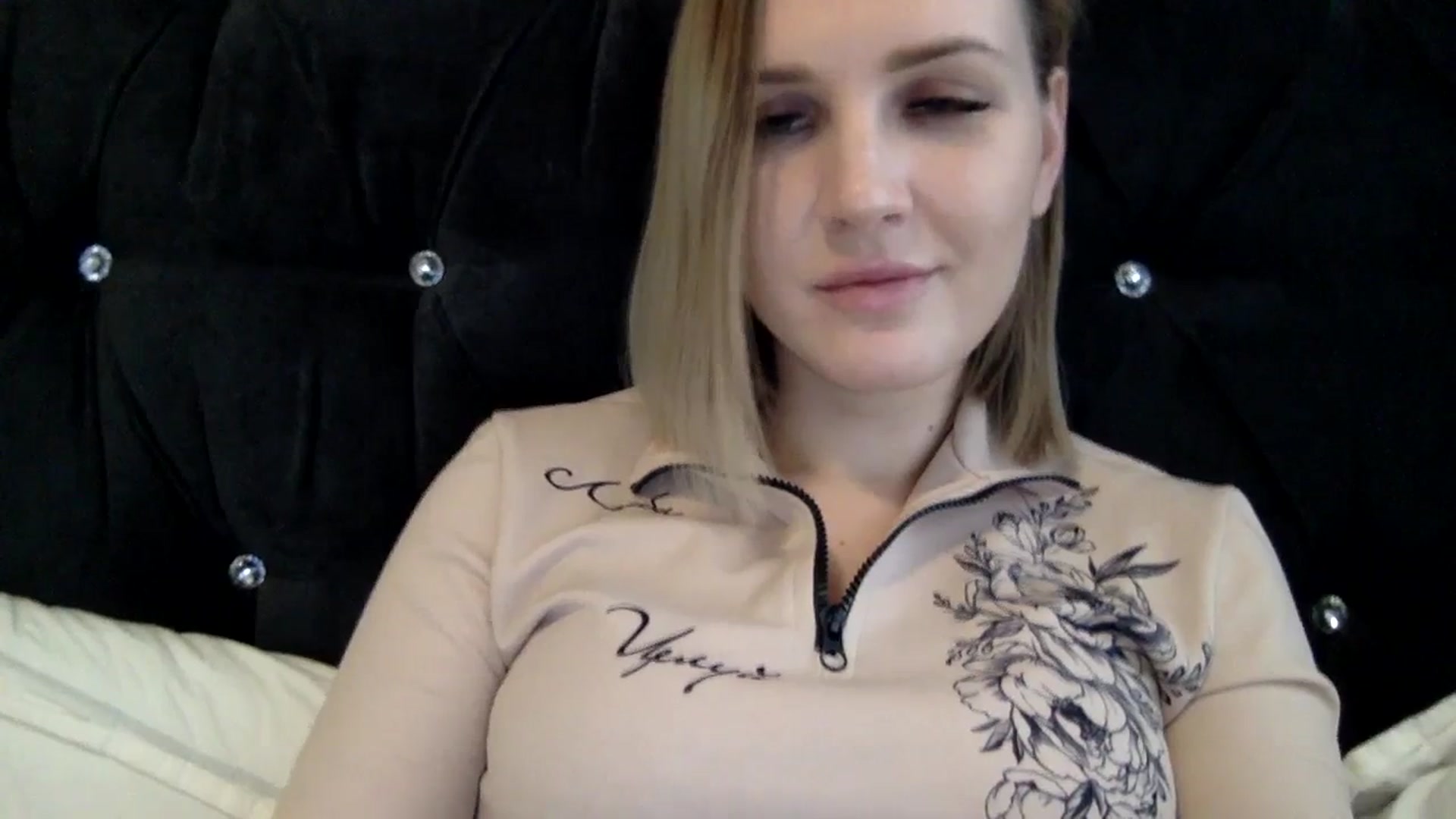 Gallery image thumbnail from Nicole_1286's myfreecams stream on, 01/30/2024, 17:27 image 15 of 20