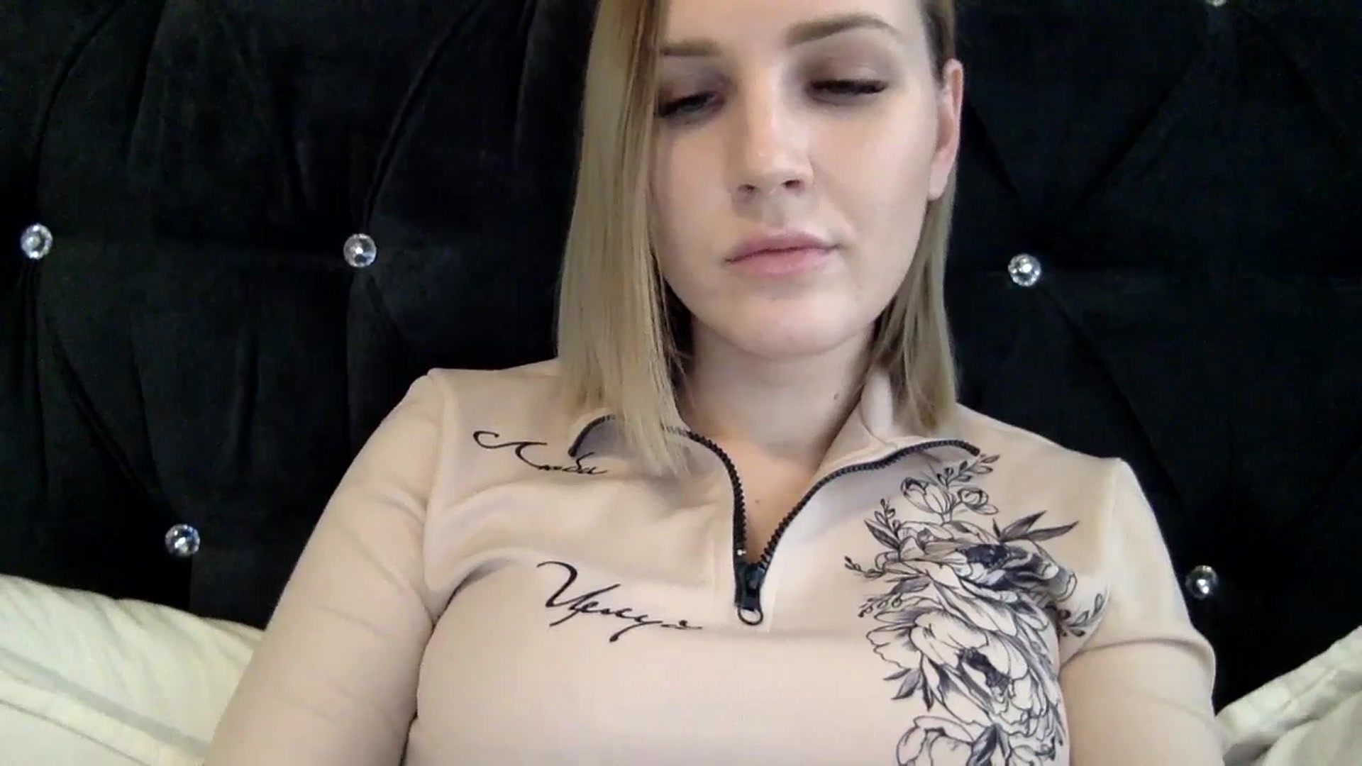 Gallery image thumbnail from Nicole_1286's myfreecams stream on, 01/30/2024, 17:27 image 6 of 20