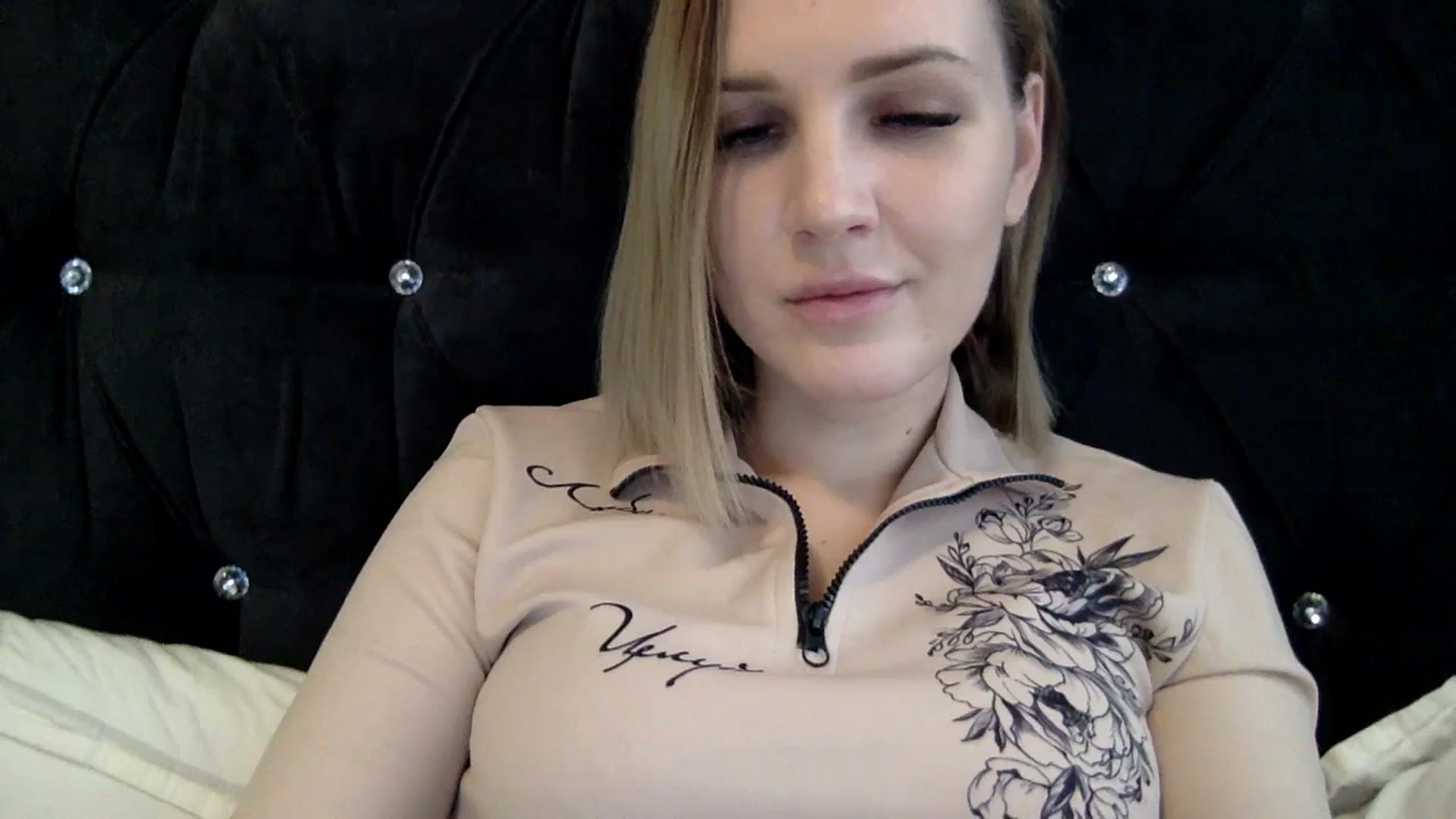 Gallery image thumbnail from Nicole_1286's myfreecams stream on, 01/30/2024, 17:27 image 19 of 20