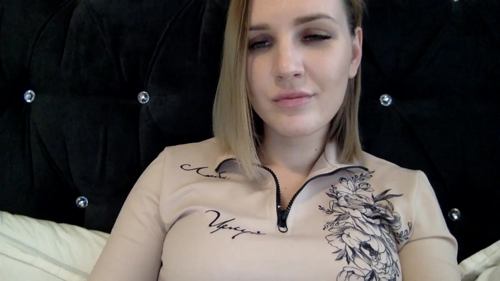 Gallery image thumbnail from Nicole_1286's myfreecams stream on, 01/30/2024, 17:27 image 13 of 20