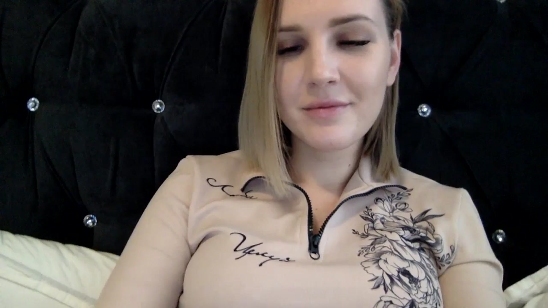 Gallery image thumbnail from Nicole_1286's myfreecams stream on, 01/30/2024, 17:27 image 12 of 20
