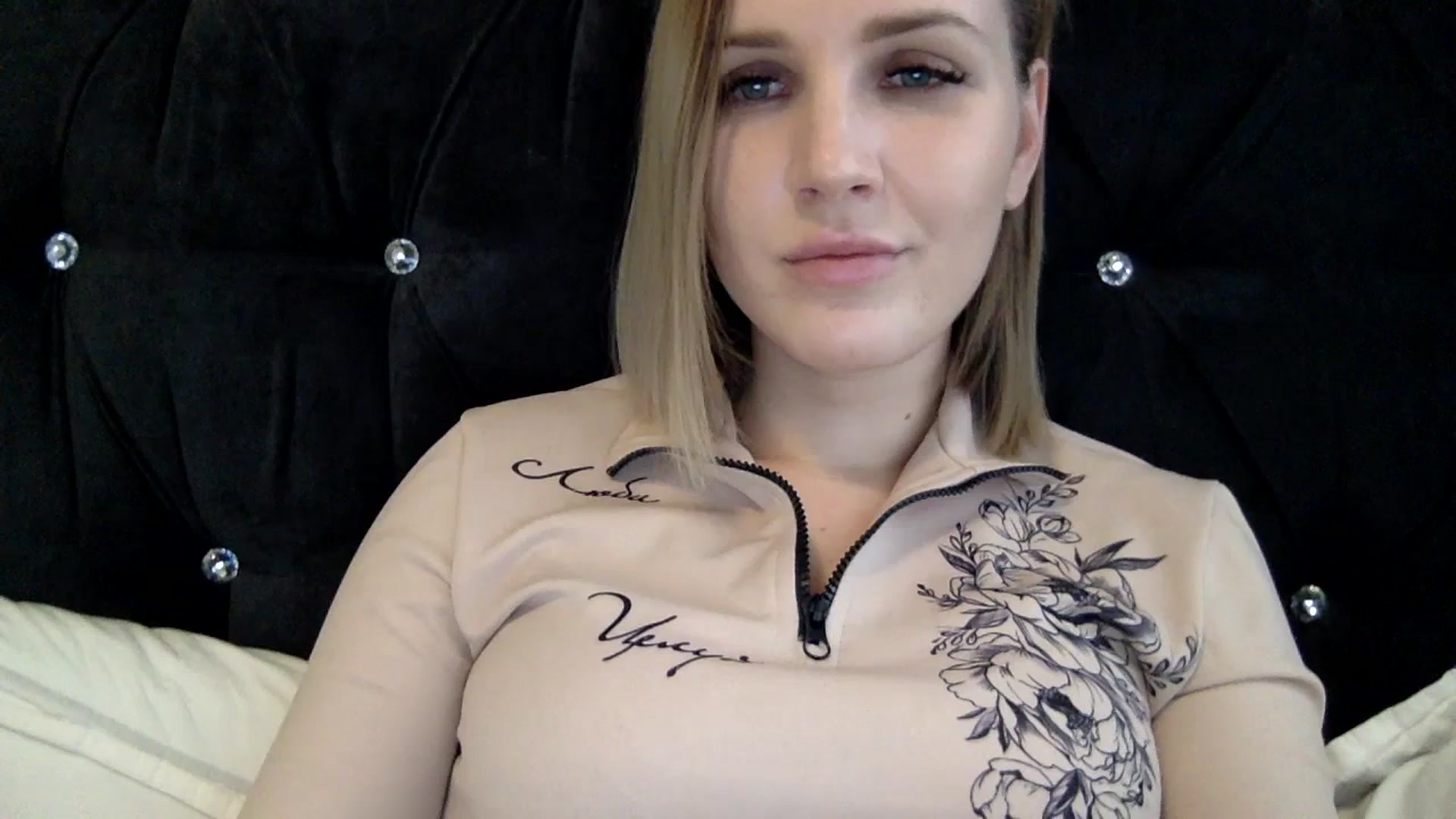 Gallery image thumbnail from Nicole_1286's myfreecams stream on, 01/30/2024, 17:27 image 14 of 20
