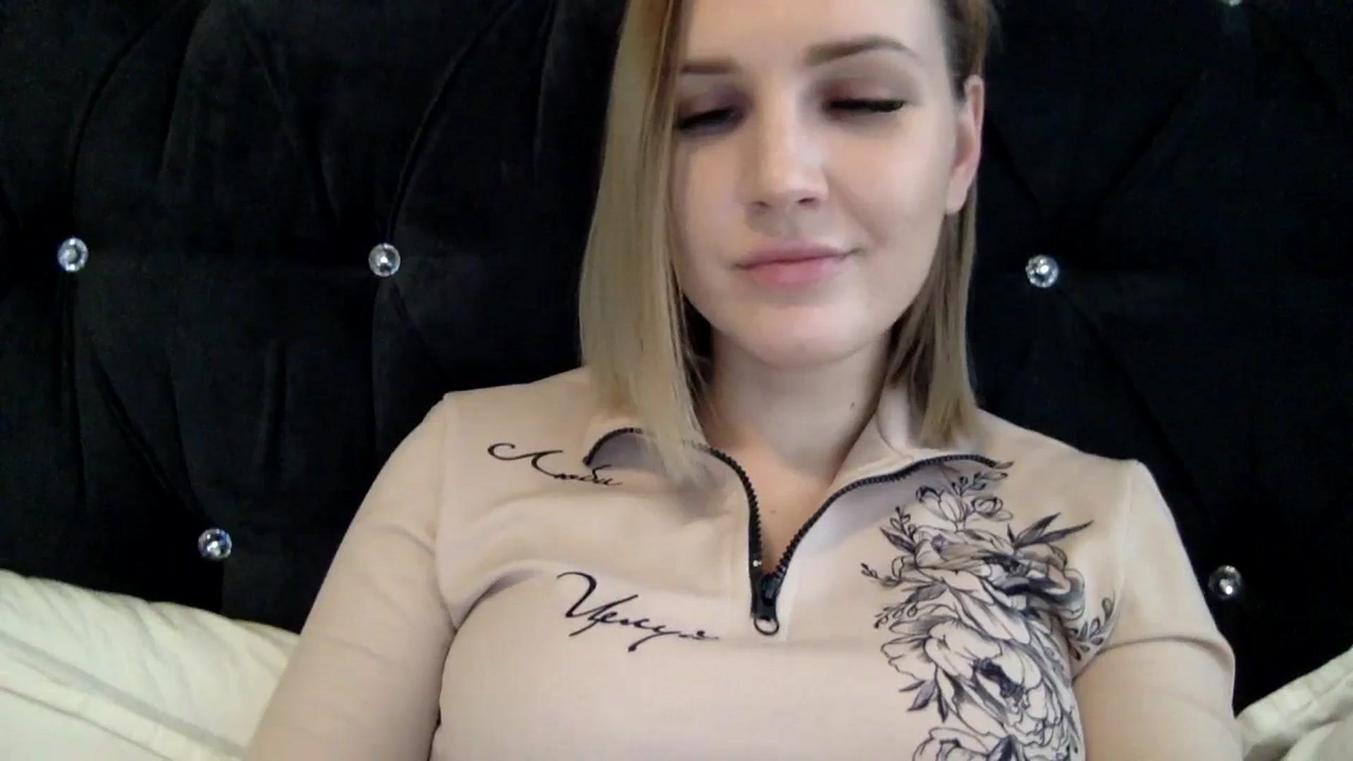 Gallery image thumbnail from Nicole_1286's myfreecams stream on, 01/30/2024, 17:27 image 10 of 20