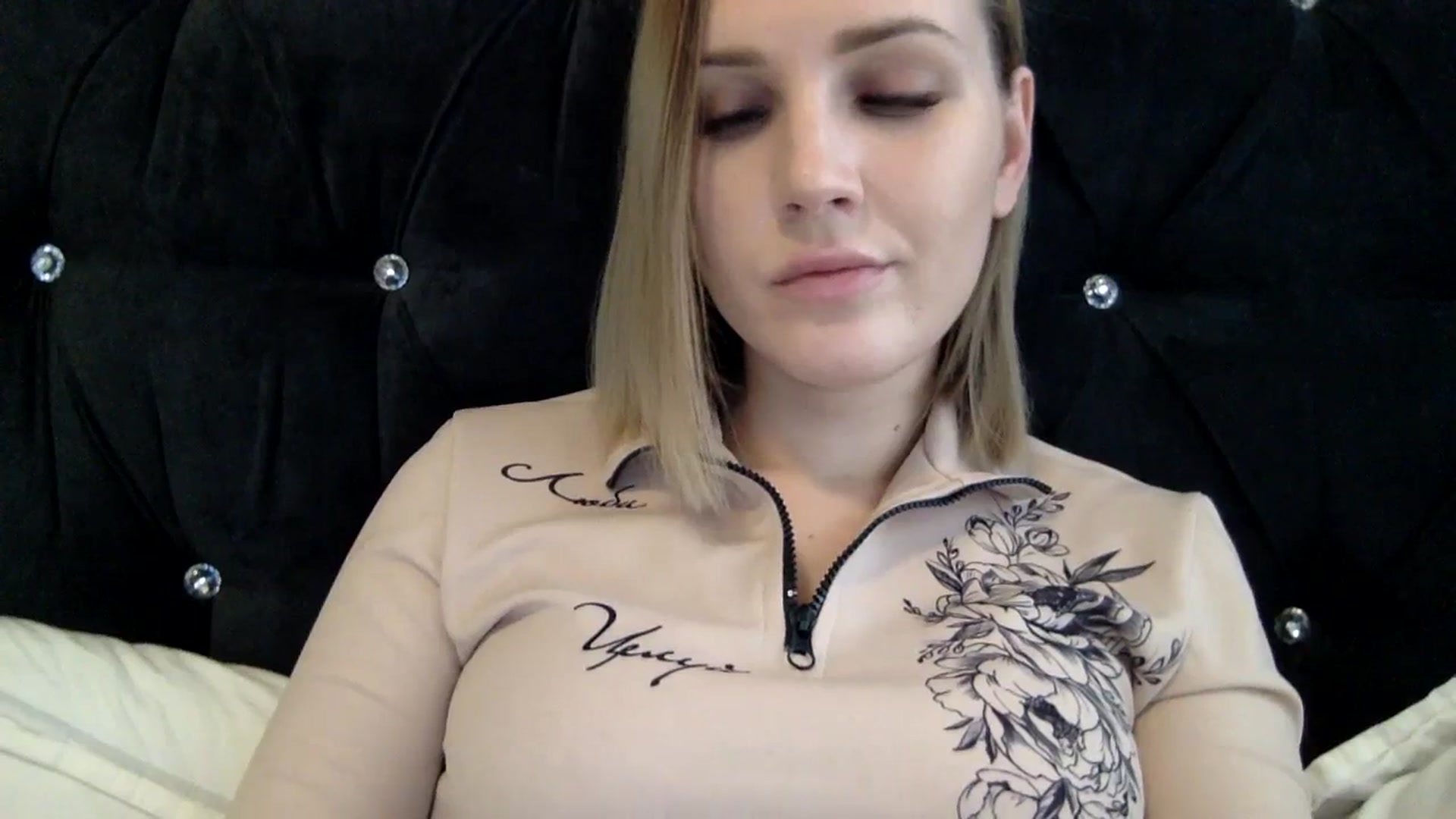 Gallery image thumbnail from Nicole_1286's myfreecams stream on, 01/30/2024, 17:27 image 7 of 20