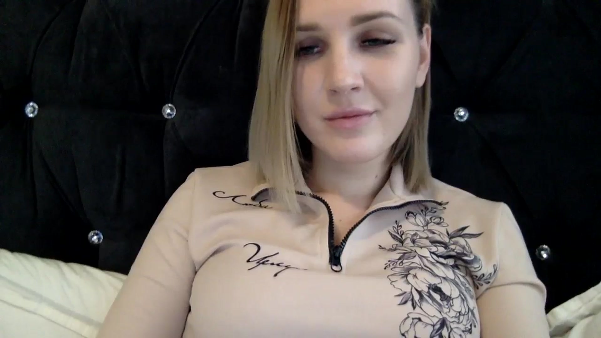 Gallery image thumbnail from Nicole_1286's myfreecams stream on, 01/30/2024, 17:27 image 18 of 20