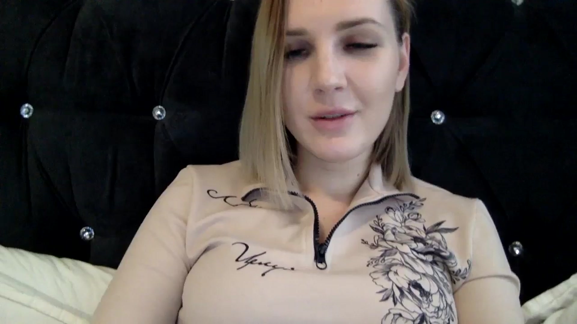 Gallery image thumbnail from Nicole_1286's myfreecams stream on, 01/30/2024, 17:27 image 17 of 20