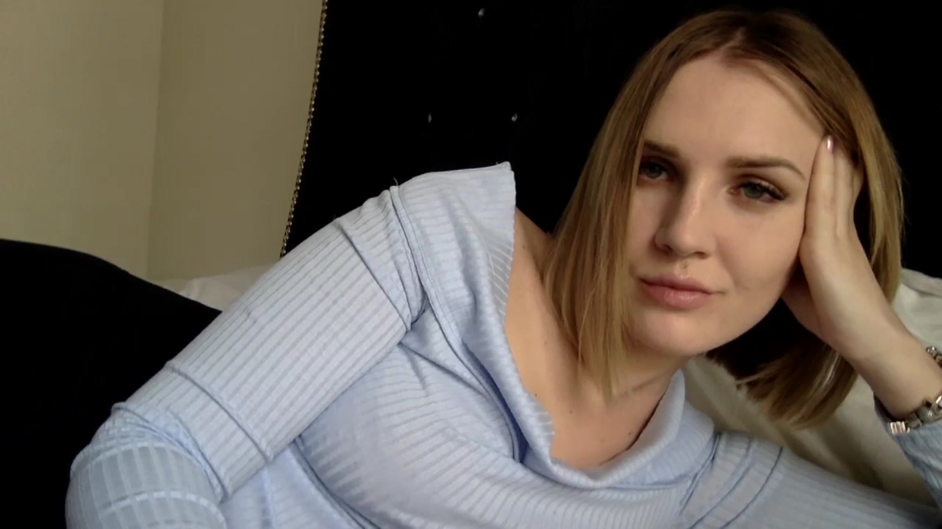 Gallery image thumbnail from Nicole_1286's myfreecams stream on, 02/12/2024, 17:21 image 5 of 20