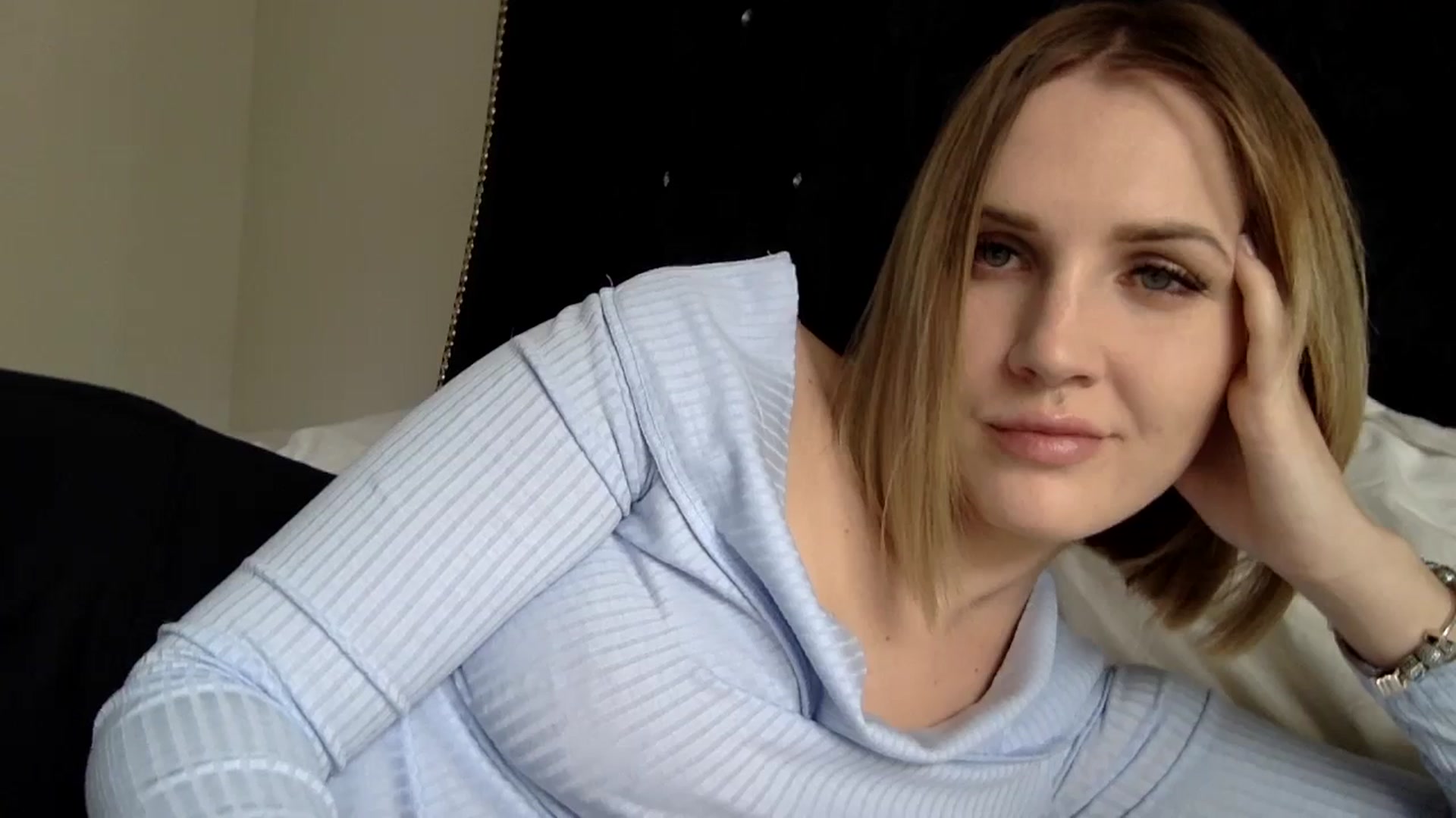 Gallery image thumbnail from Nicole_1286's myfreecams stream on, 02/12/2024, 17:21 image 11 of 20