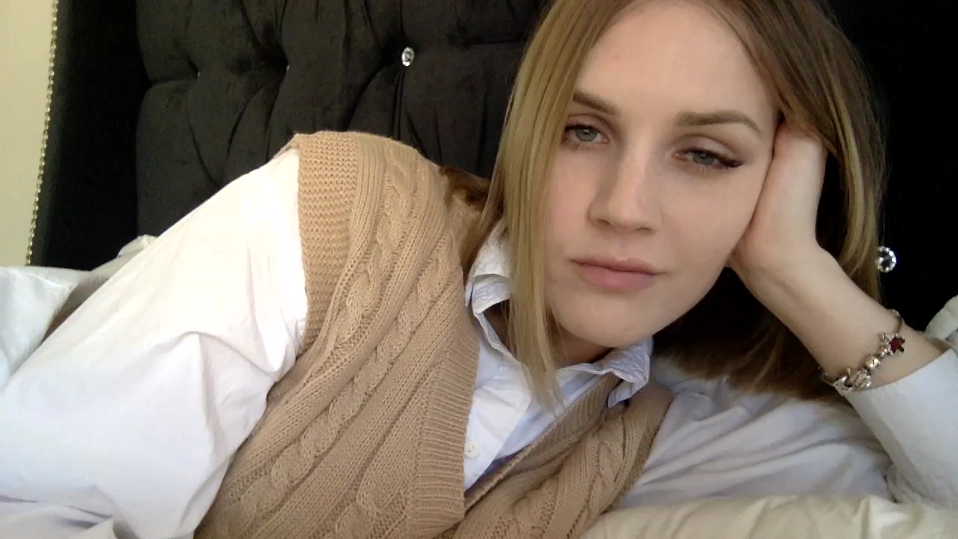Gallery image thumbnail from Nicole_1286's myfreecams stream on, 02/20/2024, 18:27 image 15 of 20