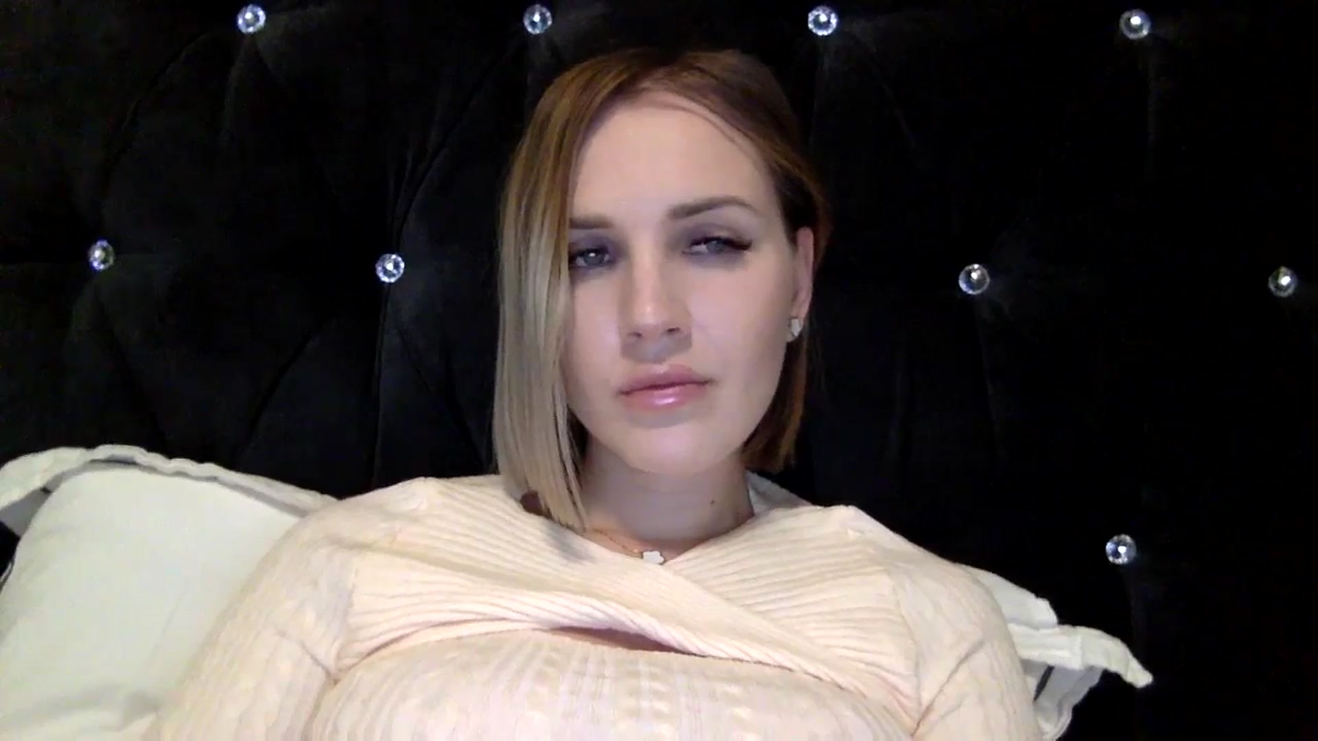 Gallery image thumbnail from Nicole_1286's myfreecams stream on, 02/27/2024, 18:14 image 10 of 20