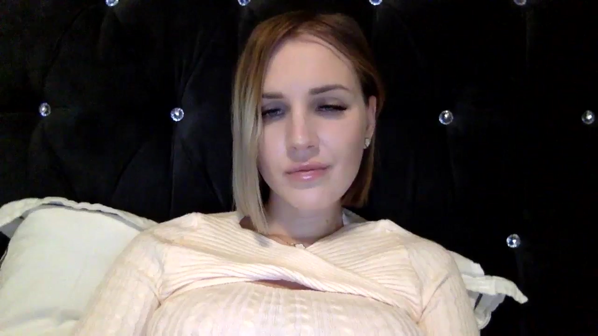 Gallery image thumbnail from Nicole_1286's myfreecams stream on, 02/27/2024, 18:14 image 20 of 20
