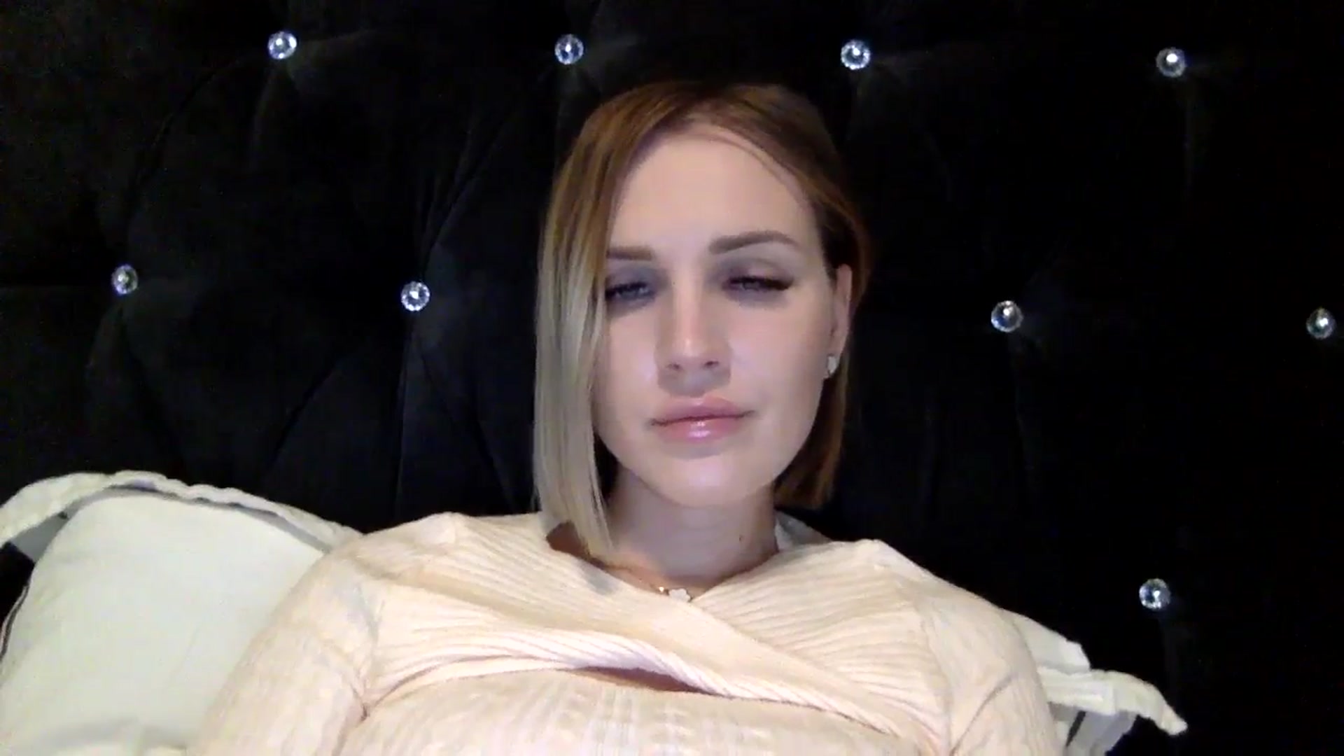 Gallery image thumbnail from Nicole_1286's myfreecams stream on, 02/27/2024, 18:14 image 17 of 20
