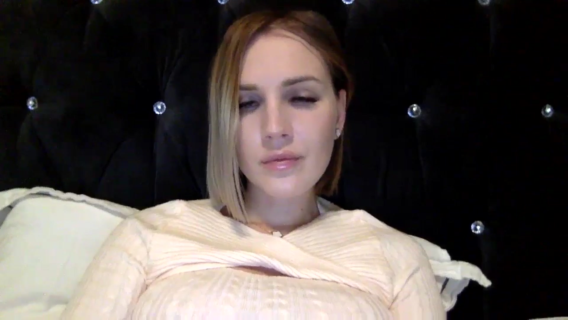 Gallery image thumbnail from Nicole_1286's myfreecams stream on, 02/27/2024, 18:14 image 14 of 20