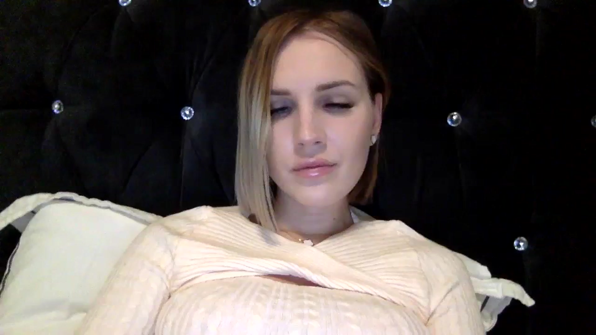 Gallery image thumbnail from Nicole_1286's myfreecams stream on, 02/27/2024, 18:14 image 1 of 20