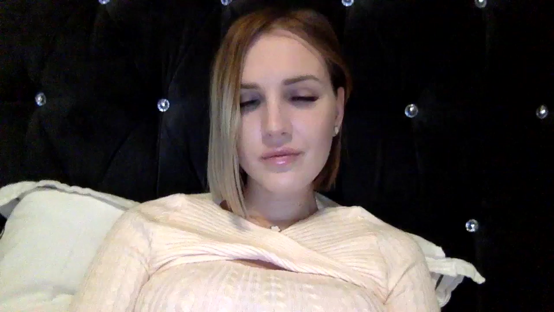 Gallery image thumbnail from Nicole_1286's myfreecams stream on, 02/27/2024, 18:14 image 7 of 20