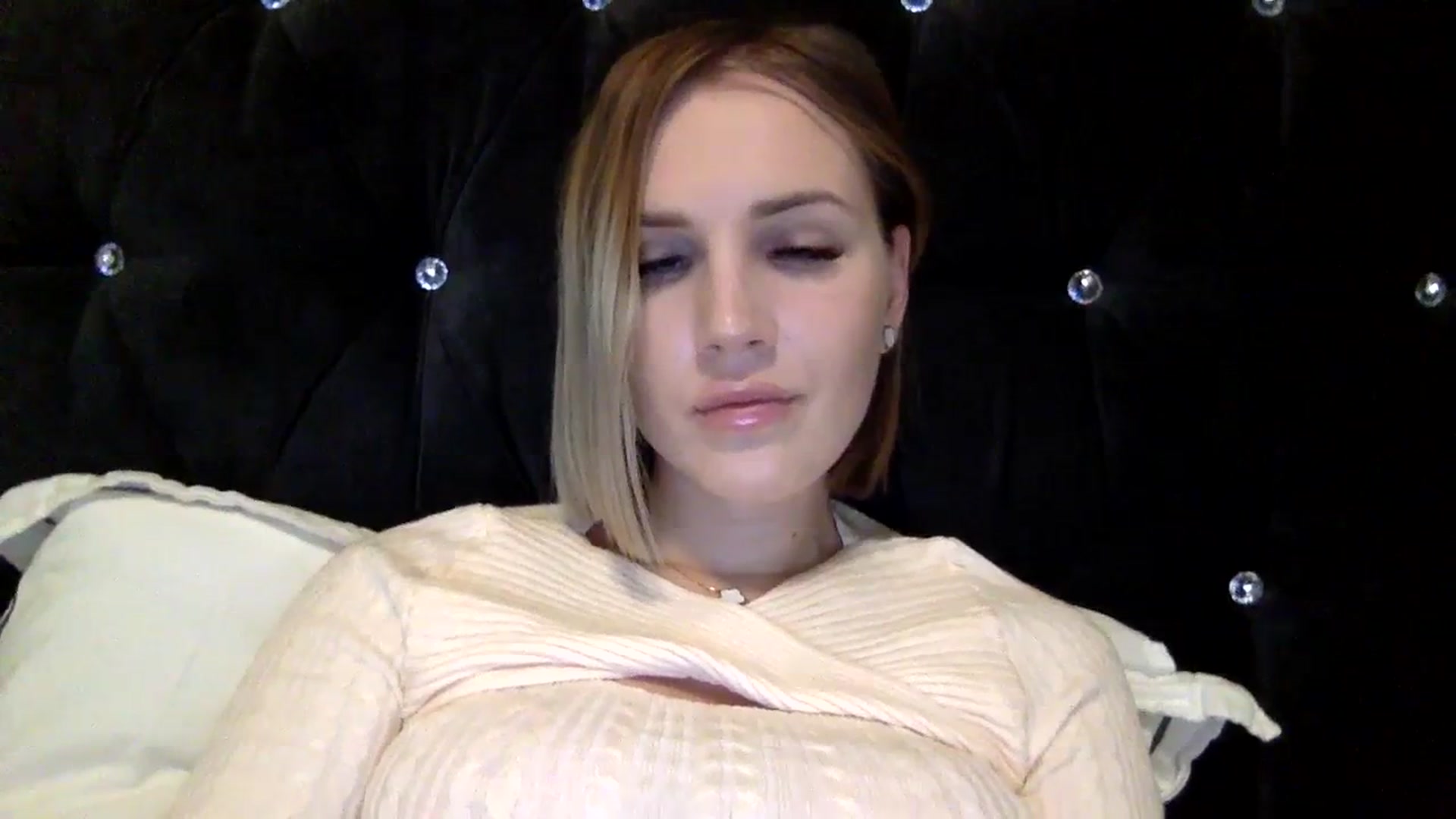 Gallery image thumbnail from Nicole_1286's myfreecams stream on, 02/27/2024, 18:14 image 6 of 20