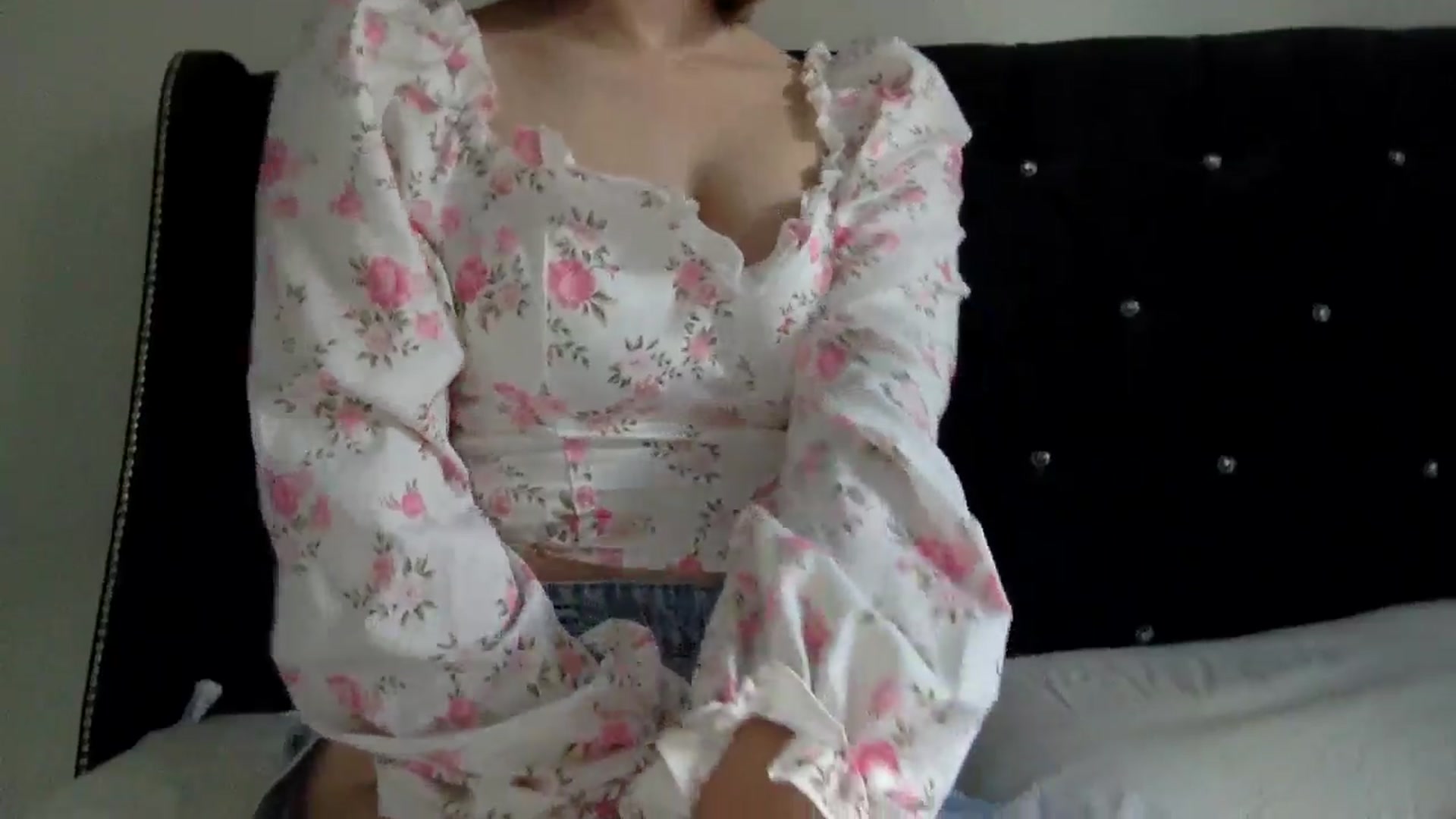 Gallery image thumbnail from Nicole_1286's myfreecams stream on, 06/06/2024, 21:02 image 15 of 20
