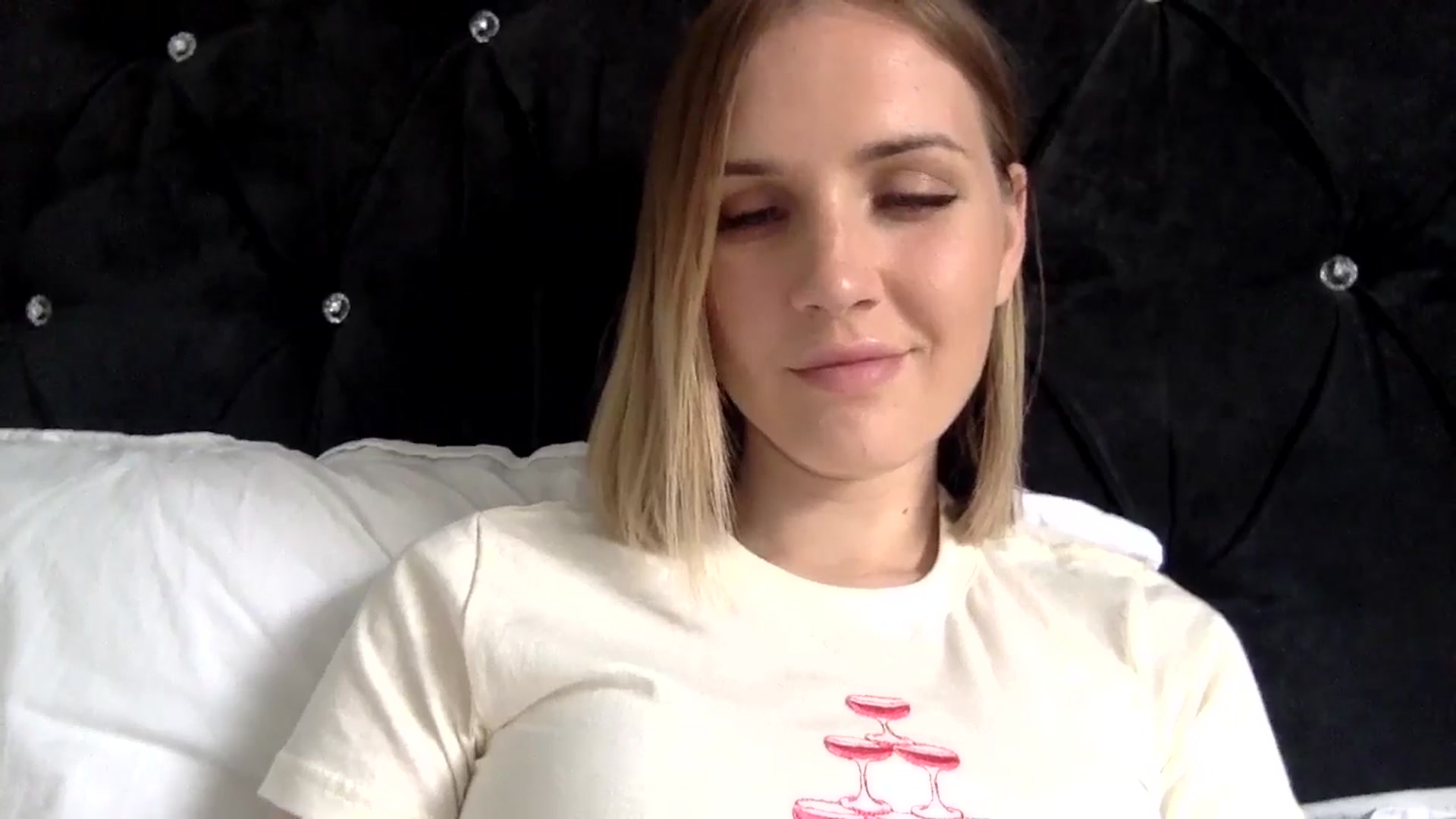 Gallery image thumbnail from Nicole_1286's myfreecams stream on, 06/10/2024, 17:40 image 19 of 20