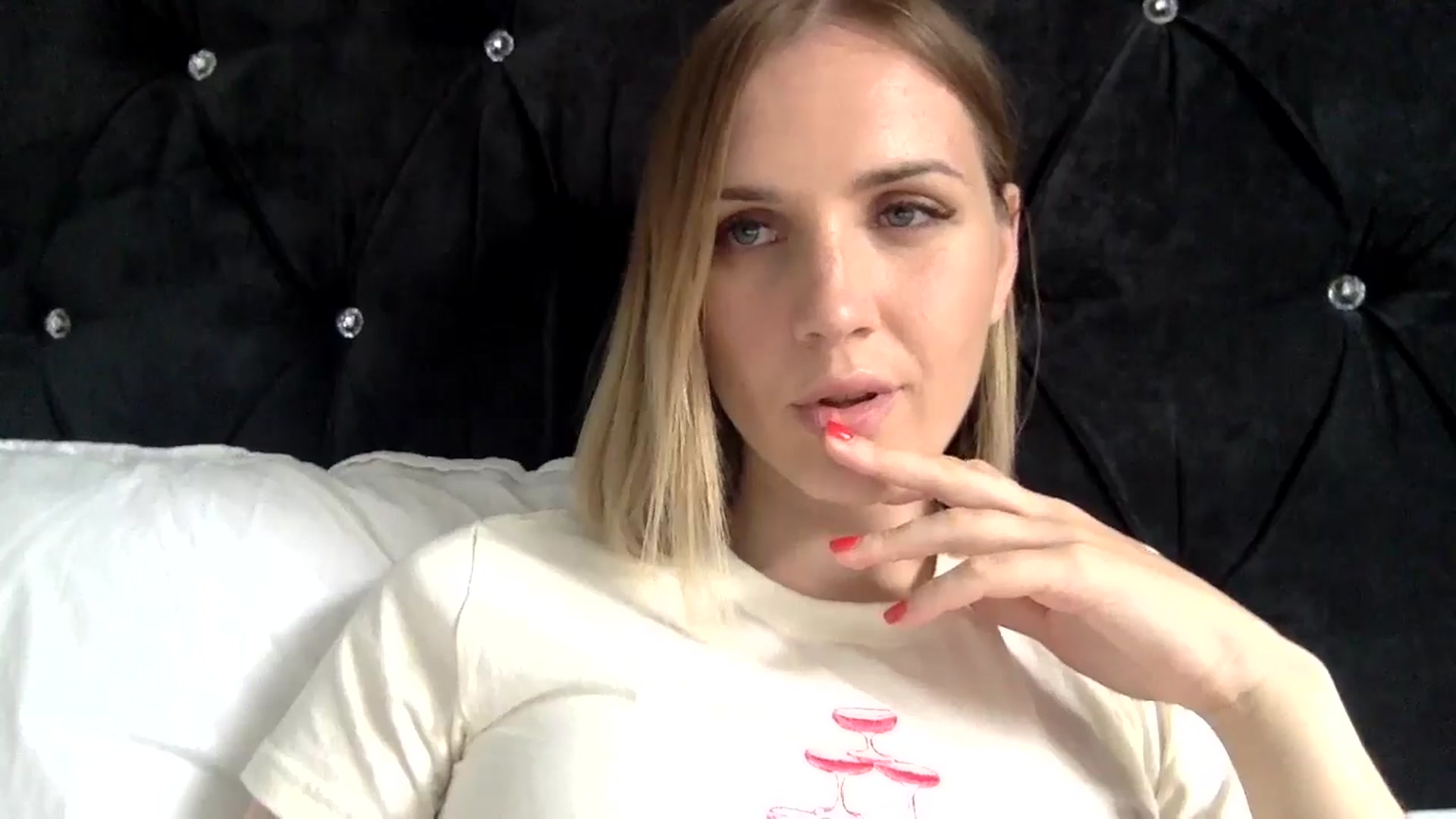 Gallery image thumbnail from Nicole_1286's myfreecams stream on, 06/10/2024, 17:40 image 17 of 20