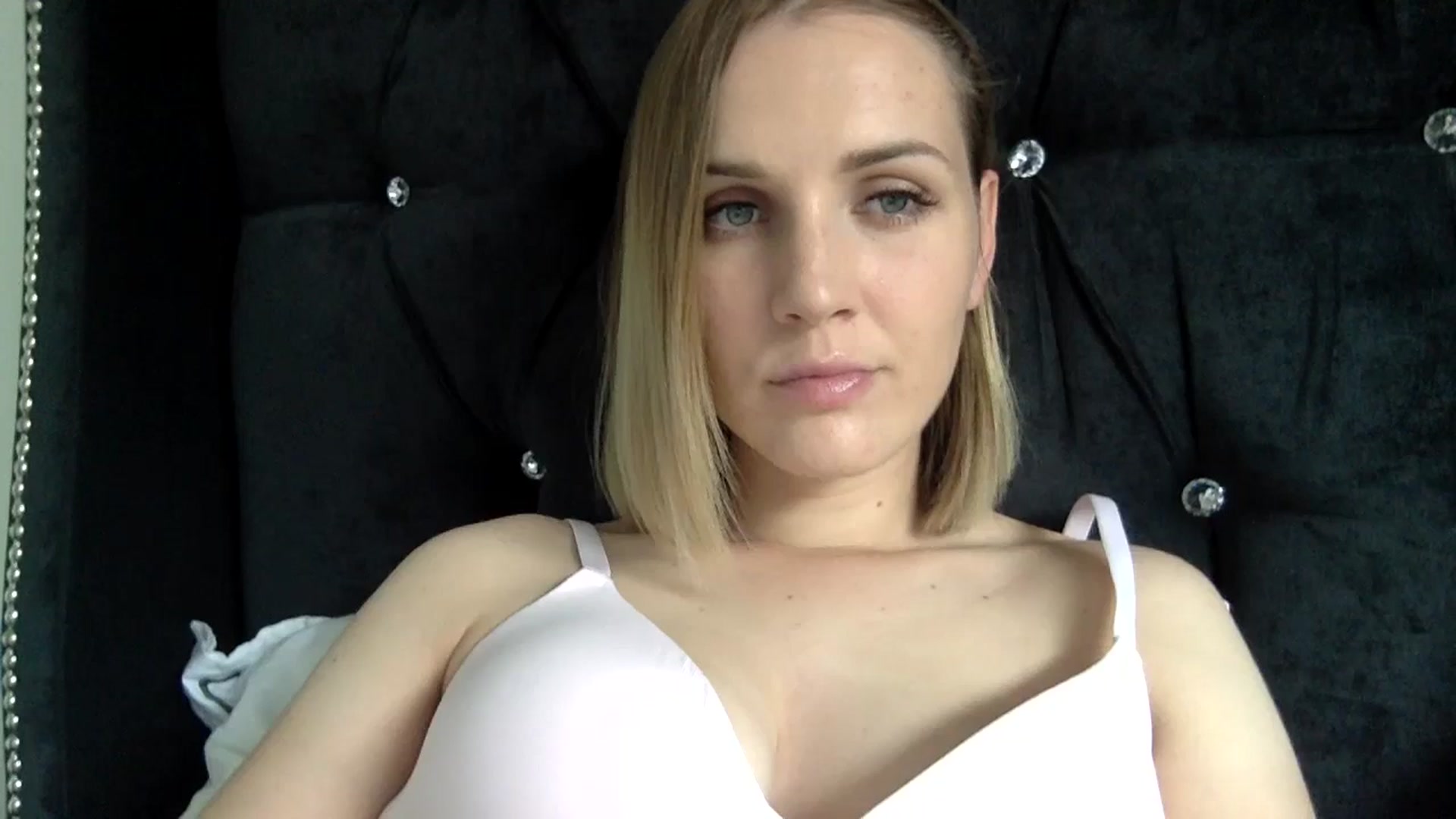 Gallery image thumbnail from Nicole_1286's myfreecams stream on, 08/08/2024, 18:07 image 9 of 20