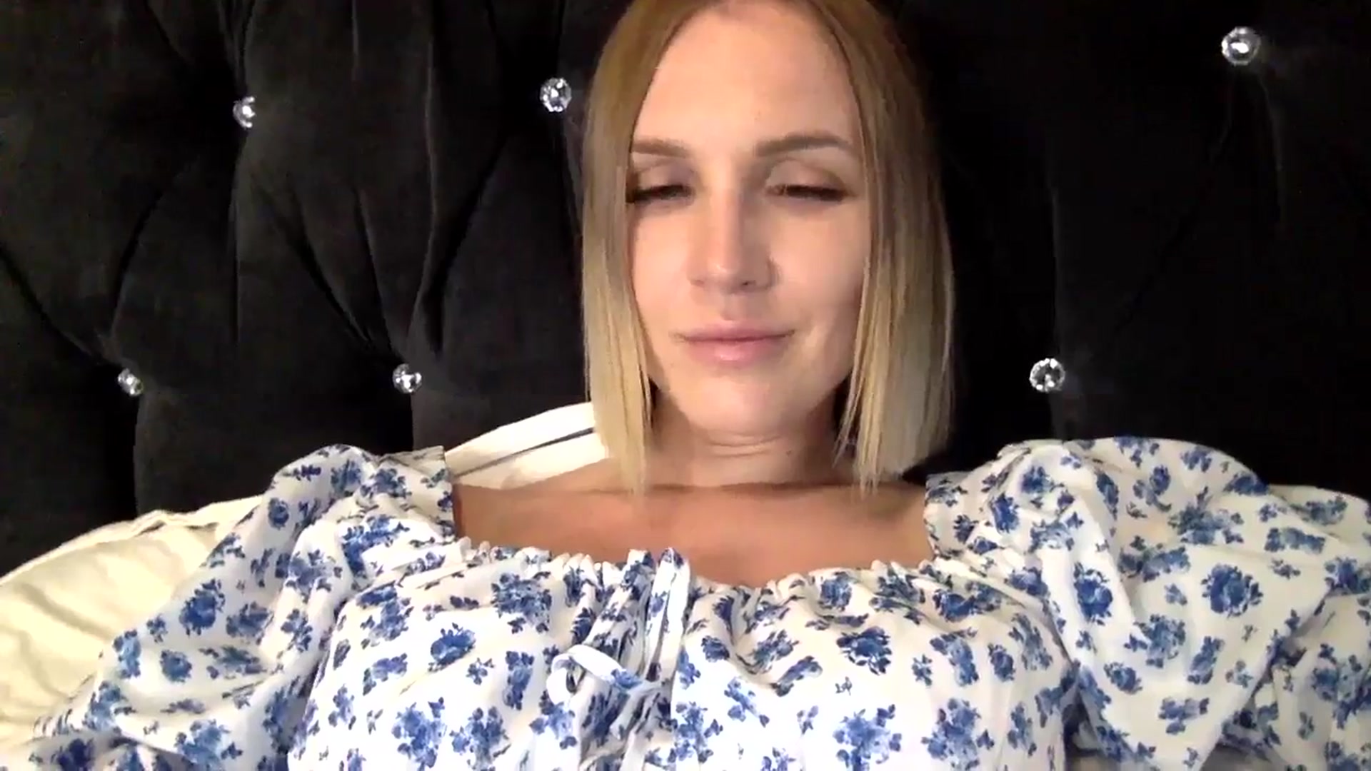 Gallery image thumbnail from Nicole_1286's myfreecams stream on, 08/28/2024, 20:52 image 18 of 20