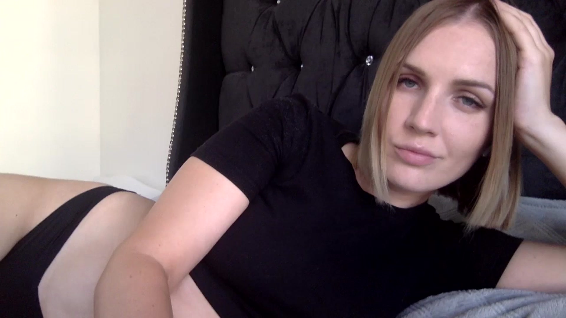 Gallery image thumbnail from Nicole_1286's myfreecams stream on, 09/16/2024, 17:50 image 5 of 20