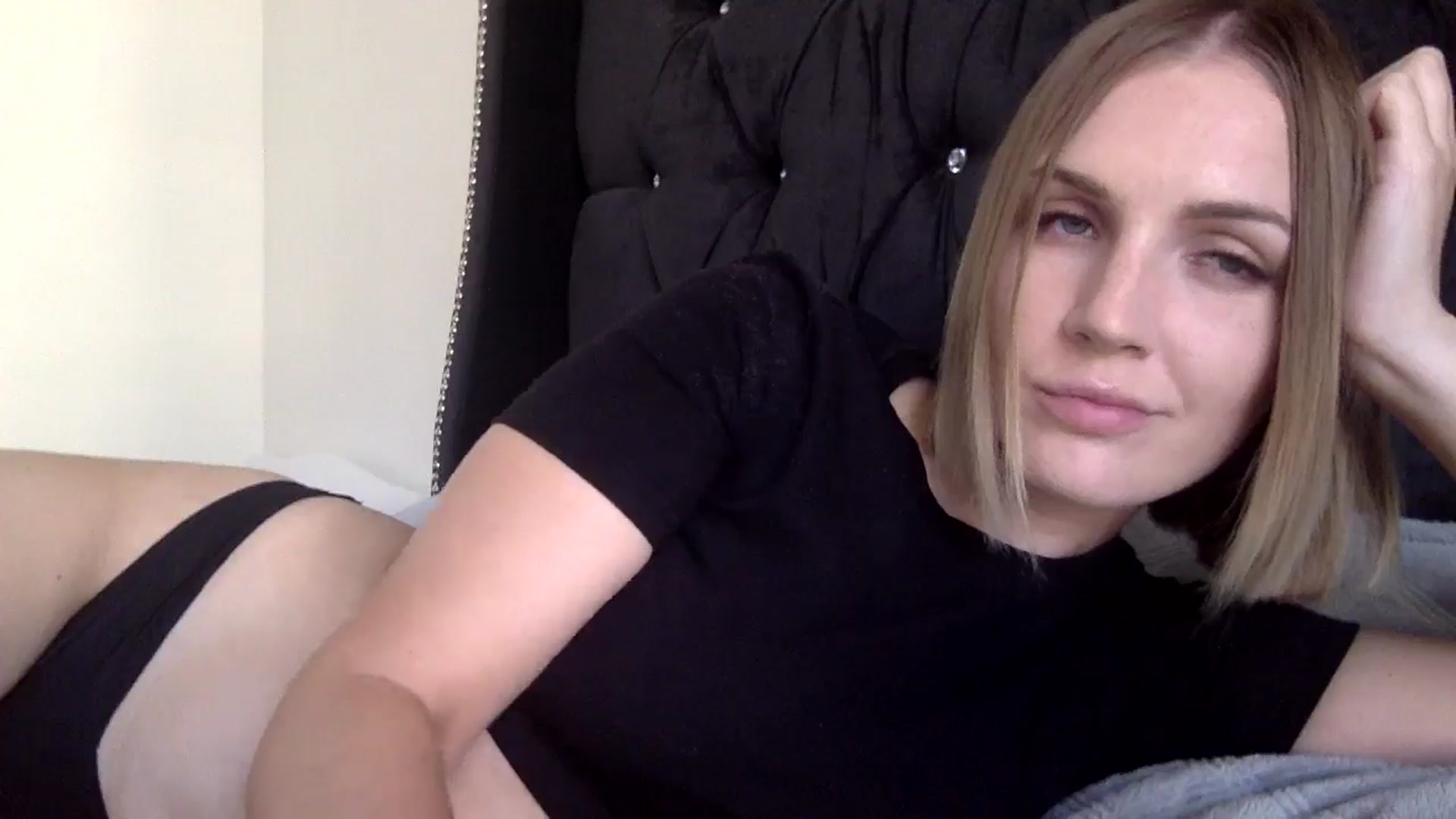 Gallery image thumbnail from Nicole_1286's myfreecams stream on, 09/16/2024, 17:50 image 16 of 20