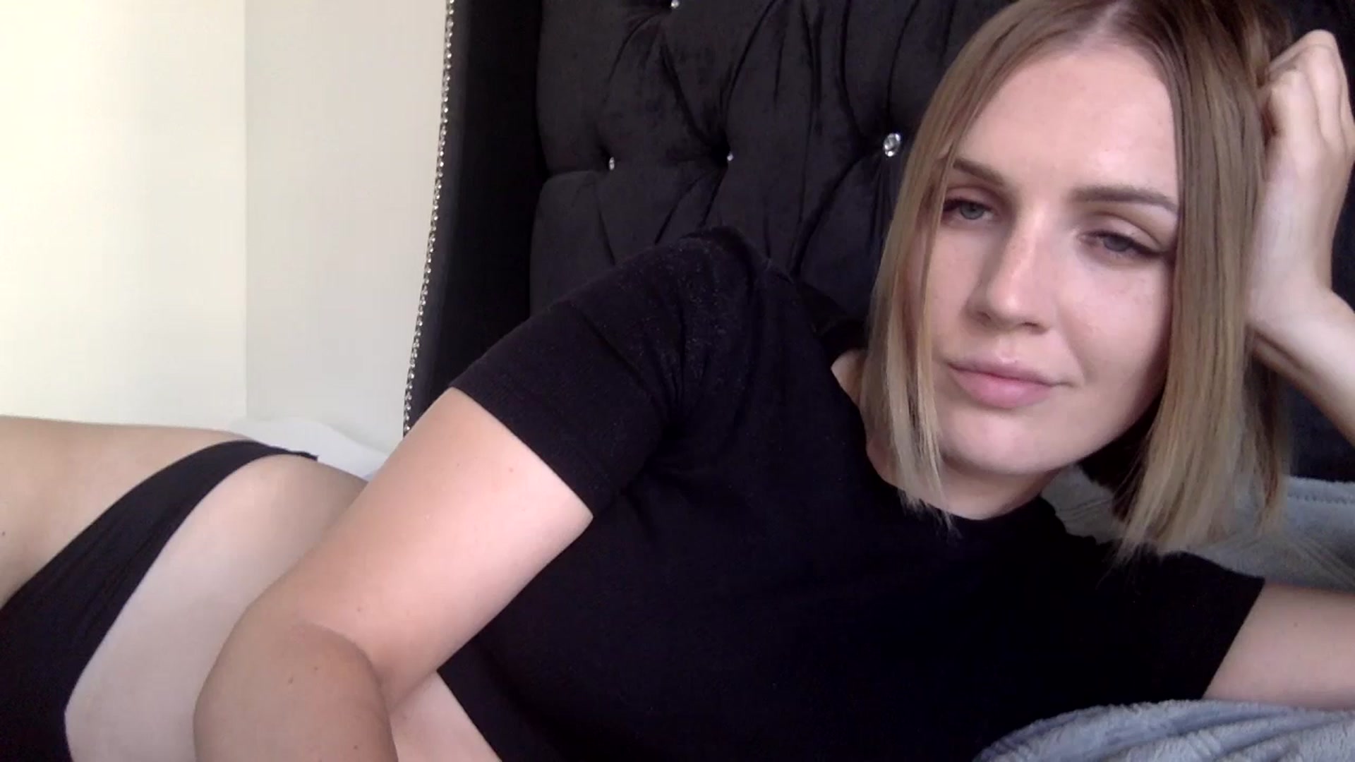 Gallery image thumbnail from Nicole_1286's myfreecams stream on, 09/16/2024, 17:50 image 20 of 20