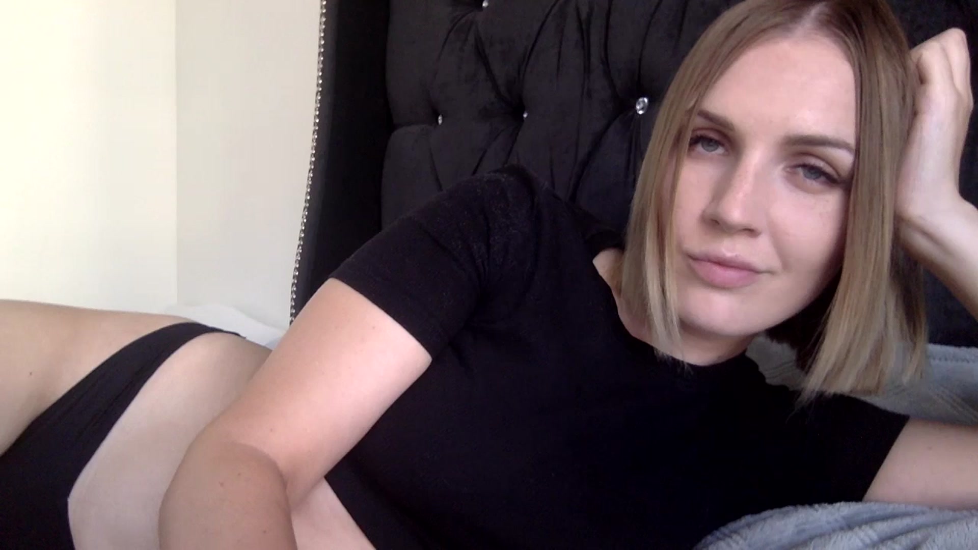 Gallery image thumbnail from Nicole_1286's myfreecams stream on, 09/16/2024, 17:50 image 9 of 20