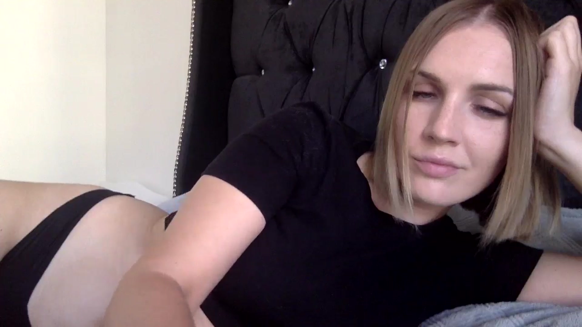 Gallery image thumbnail from Nicole_1286's myfreecams stream on, 09/16/2024, 17:50 image 18 of 20