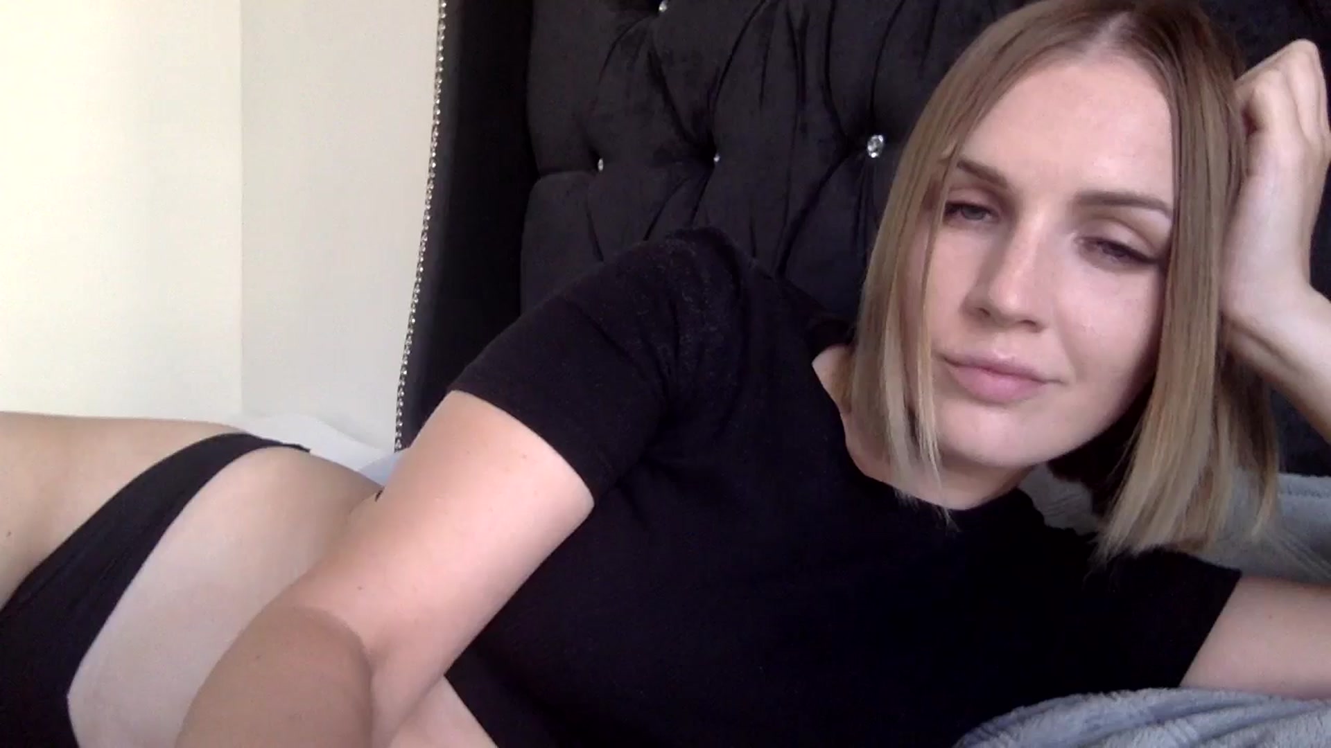 Gallery image thumbnail from Nicole_1286's myfreecams stream on, 09/16/2024, 17:50 image 17 of 20
