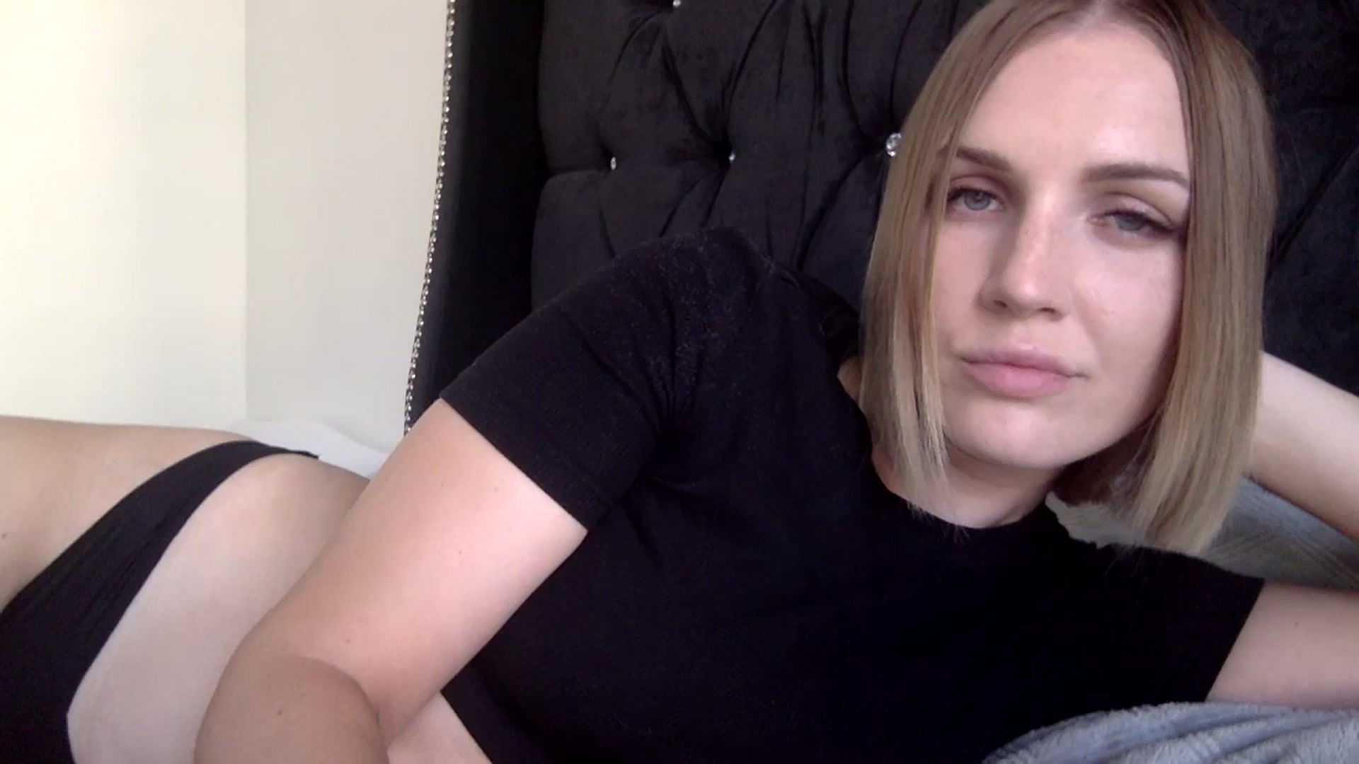 Gallery image thumbnail from Nicole_1286's myfreecams stream on, 09/16/2024, 18:21 image 1 of 20