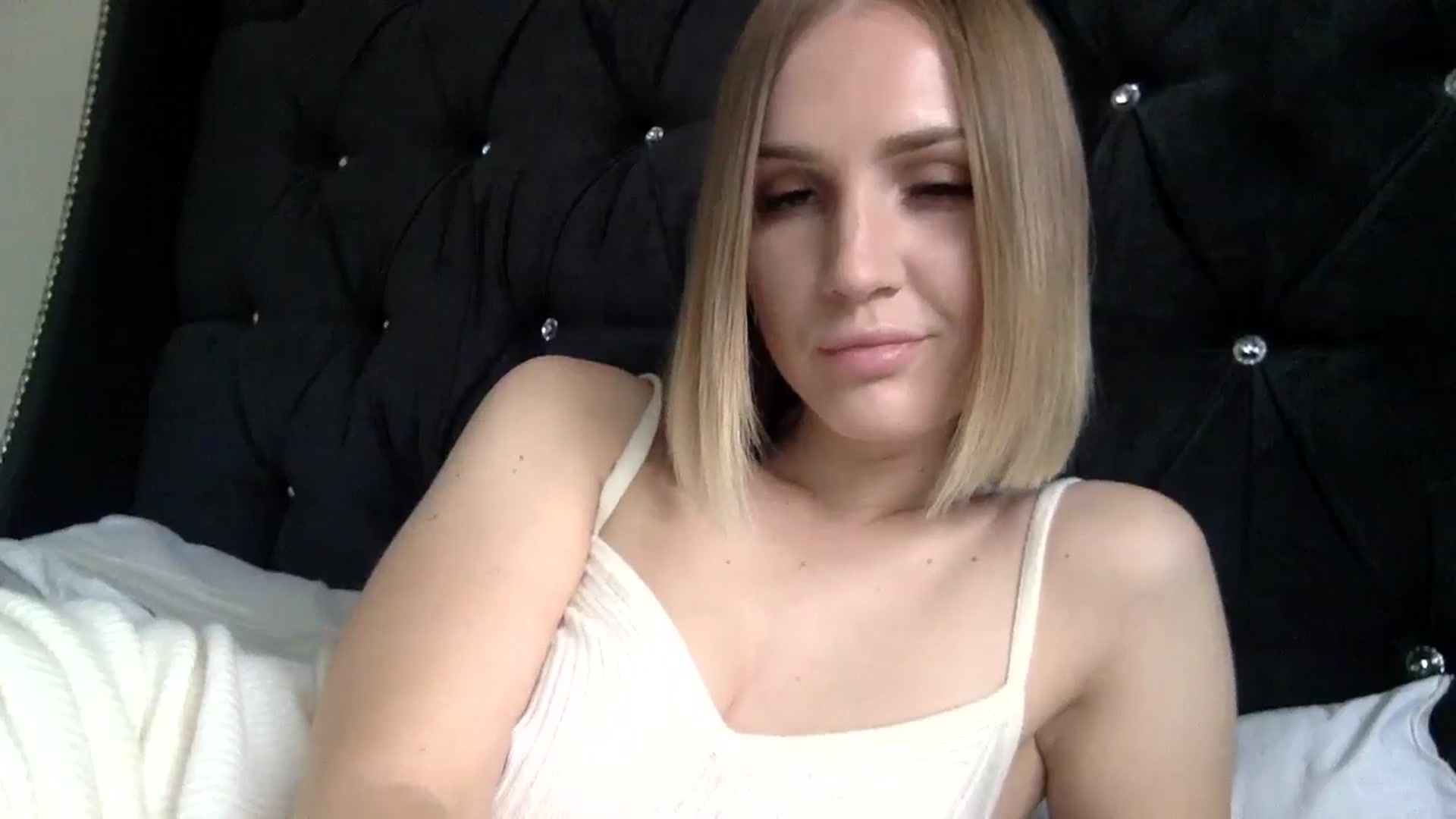 Gallery image thumbnail from Nicole_1286's myfreecams stream on, 11/08/2024, 19:08 image 7 of 20