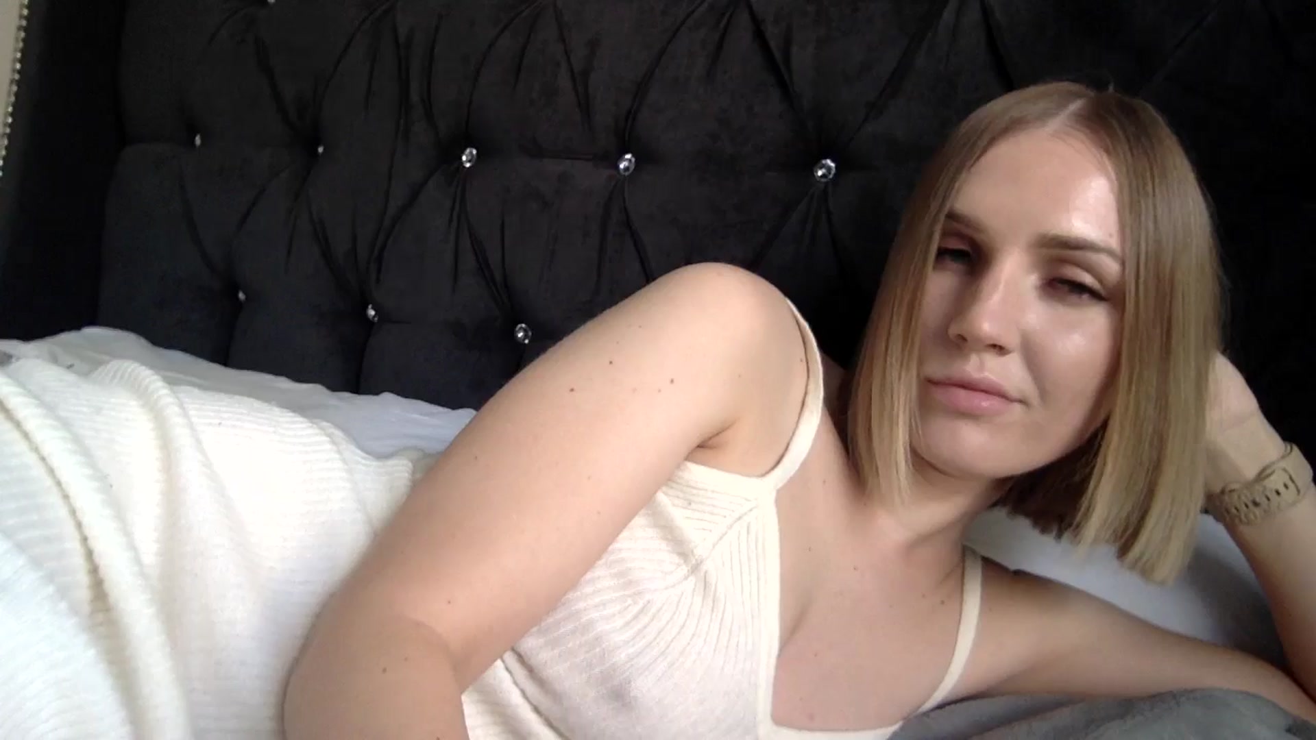 Gallery image thumbnail from Nicole_1286's myfreecams stream on, 11/08/2024, 19:08 image 14 of 20