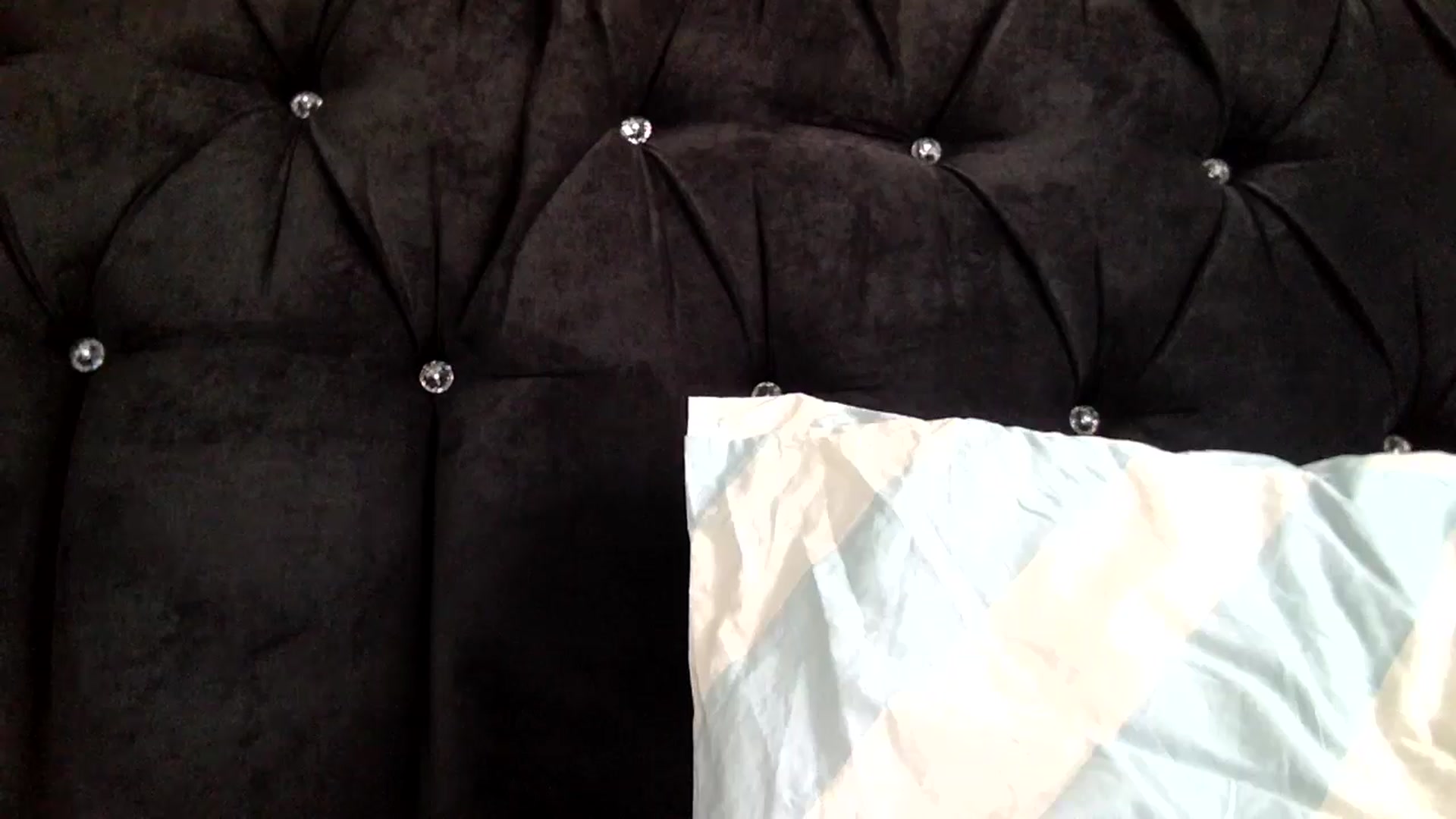 Gallery image thumbnail from Nicole_1286's myfreecams stream on, 01/06/2025, 20:00 image 9 of 20