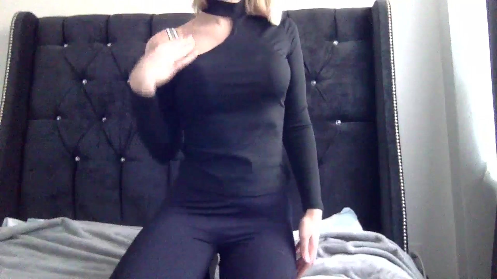Gallery image thumbnail from Nicole_1286's myfreecams stream on, 03/26/2025, 17:44 image 2 of 20