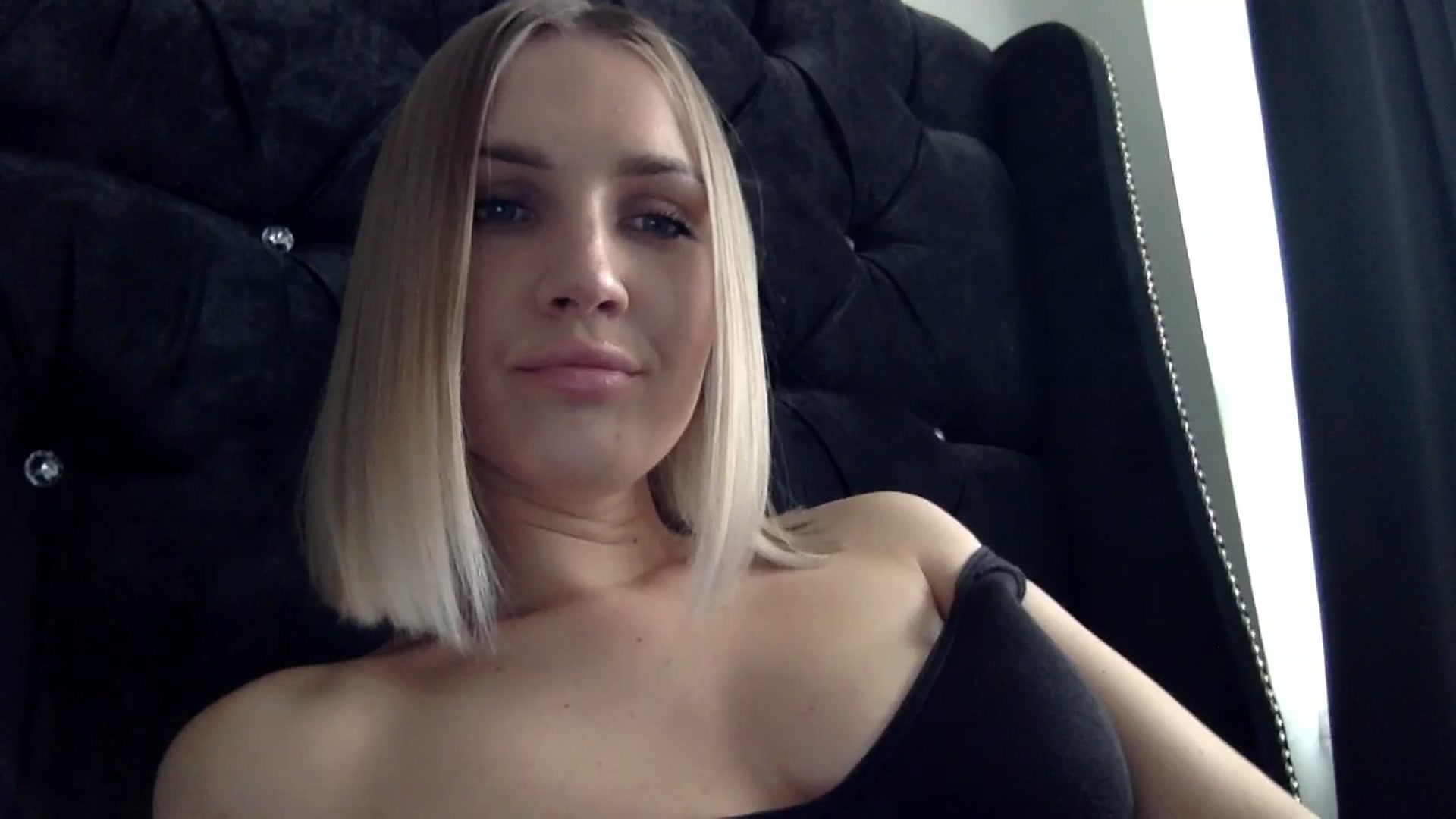 Gallery image thumbnail from Nicole_1286's myfreecams stream on, 04/14/2025, 19:04 image 2 of 20