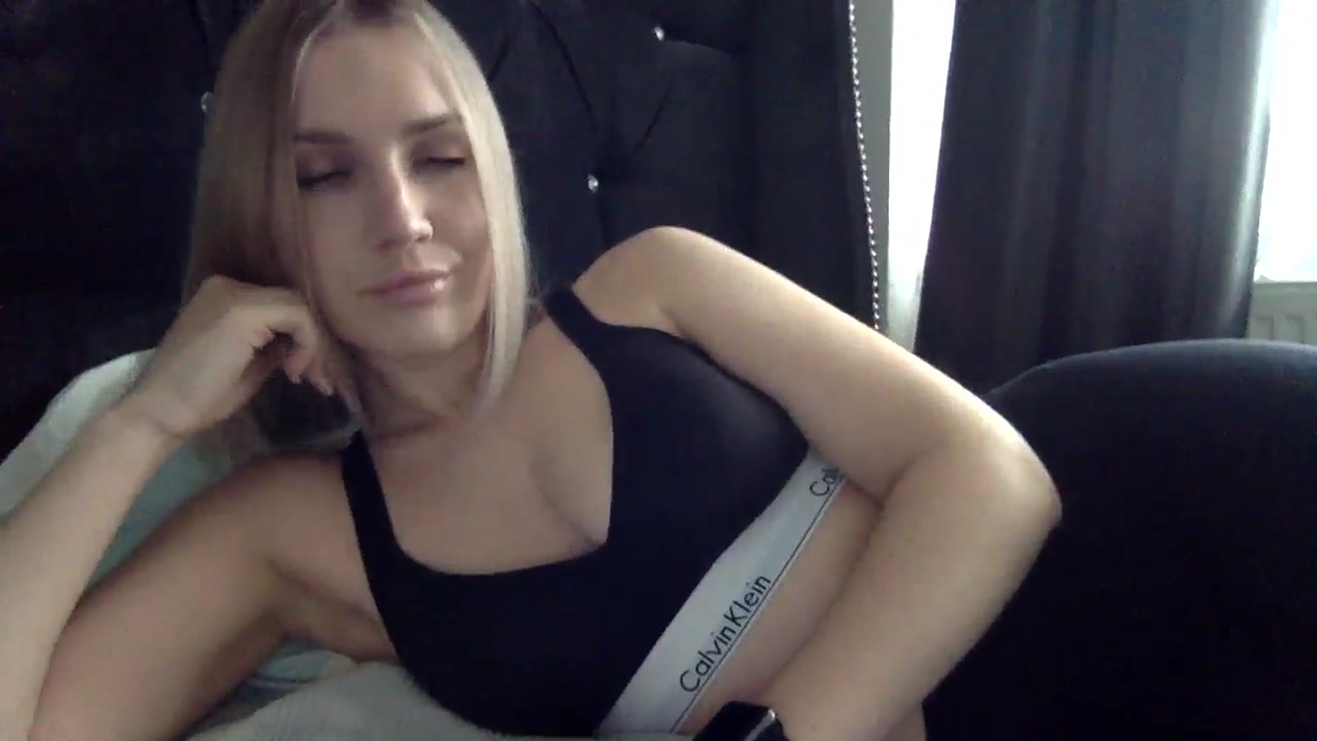 Gallery image thumbnail from Nicole_1286's myfreecams stream on, 04/14/2025, 19:04 image 5 of 20