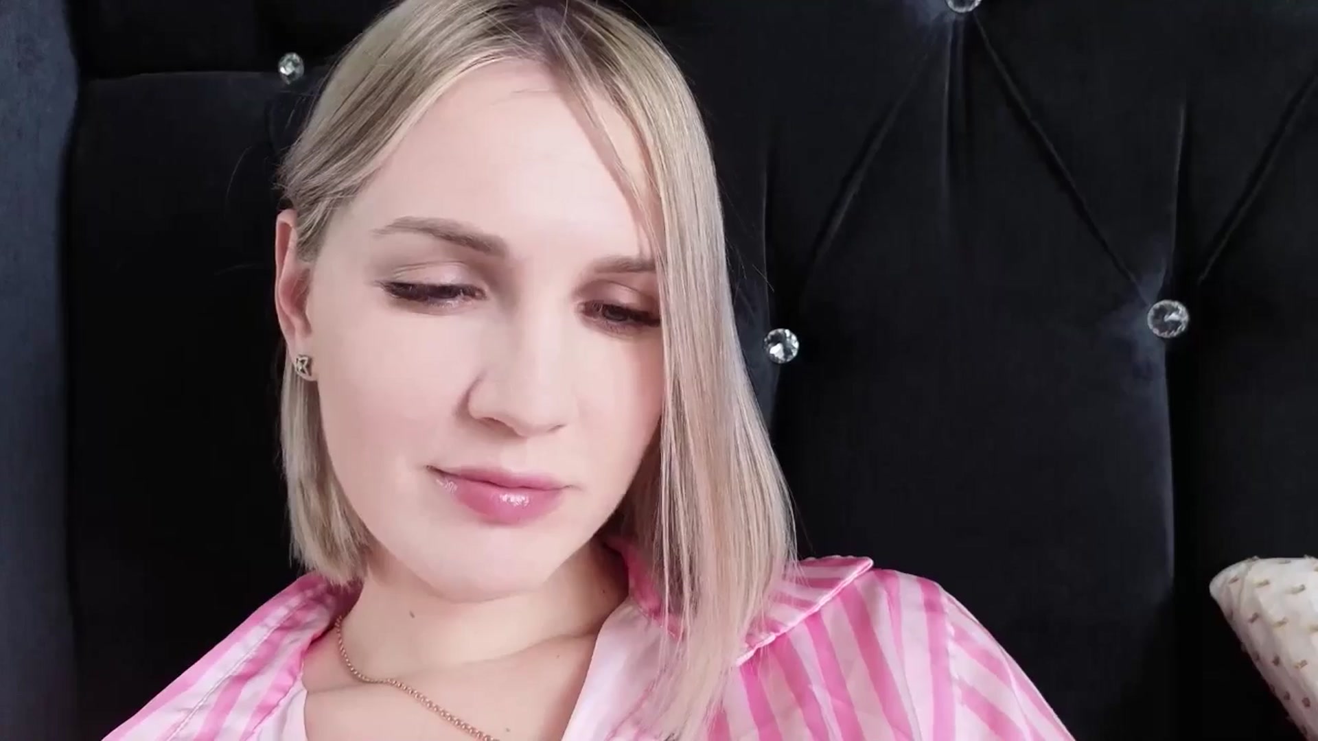 Gallery image thumbnail from Nicole_1286's myfreecams stream on, 03/25/2026, 18:32 image 12 of 20