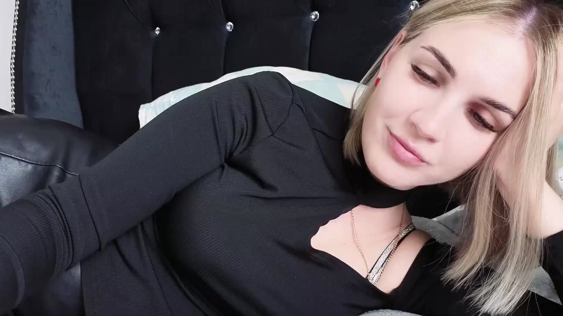 Gallery image thumbnail from Nicole_1286's myfreecams stream on, 04/24/2026, 20:36 image 1 of 20