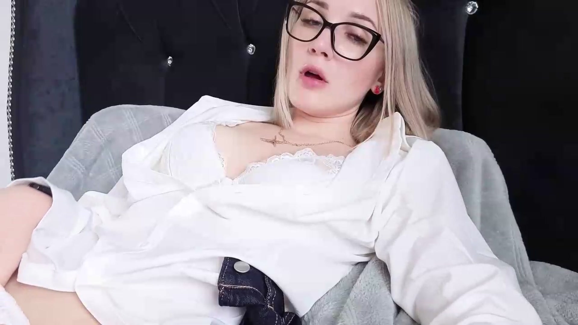 Gallery image thumbnail from Nicole_1286's myfreecams stream on, 05/12/2026, 19:33 image 14 of 20