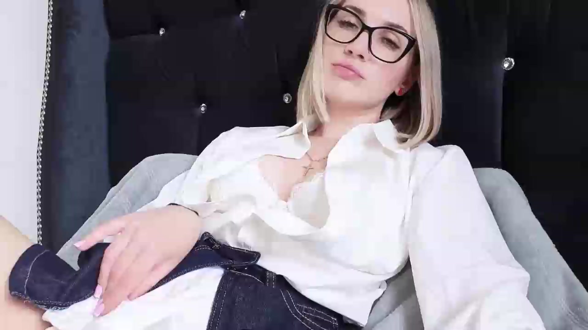 Gallery image thumbnail from Nicole_1286's myfreecams stream on, 05/12/2026, 19:33 image 1 of 20