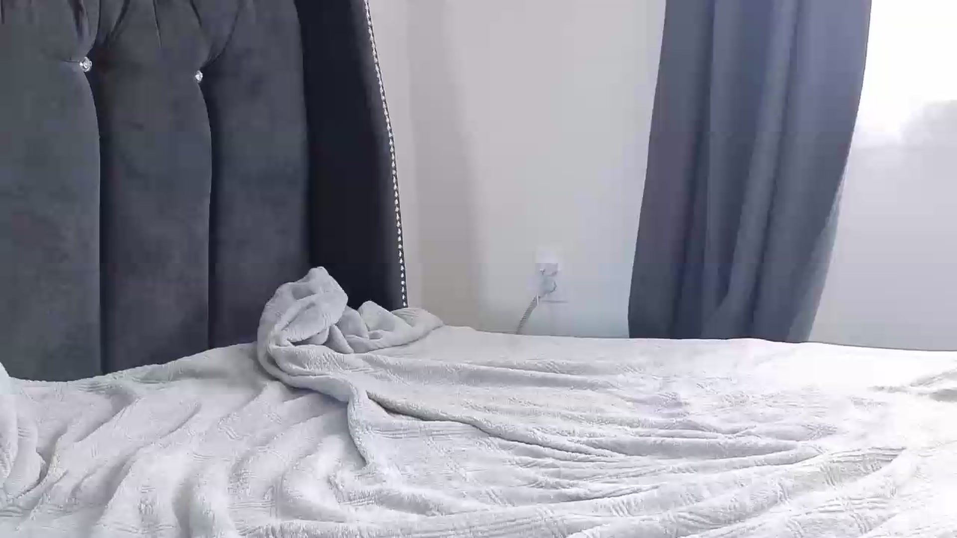 Gallery image thumbnail from Nicole_1286's myfreecams stream on, 06/18/2026, 19:20 image 13 of 20
